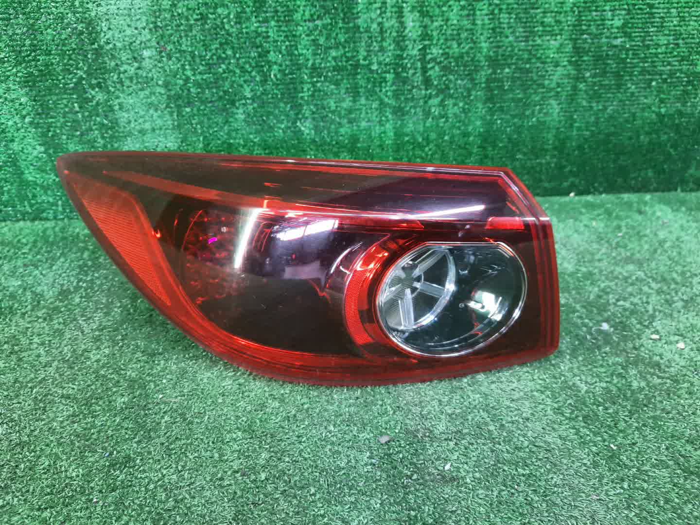 Стоп-сигнал левый задний MAZDA AXELA BM6FJ 1 ракурс