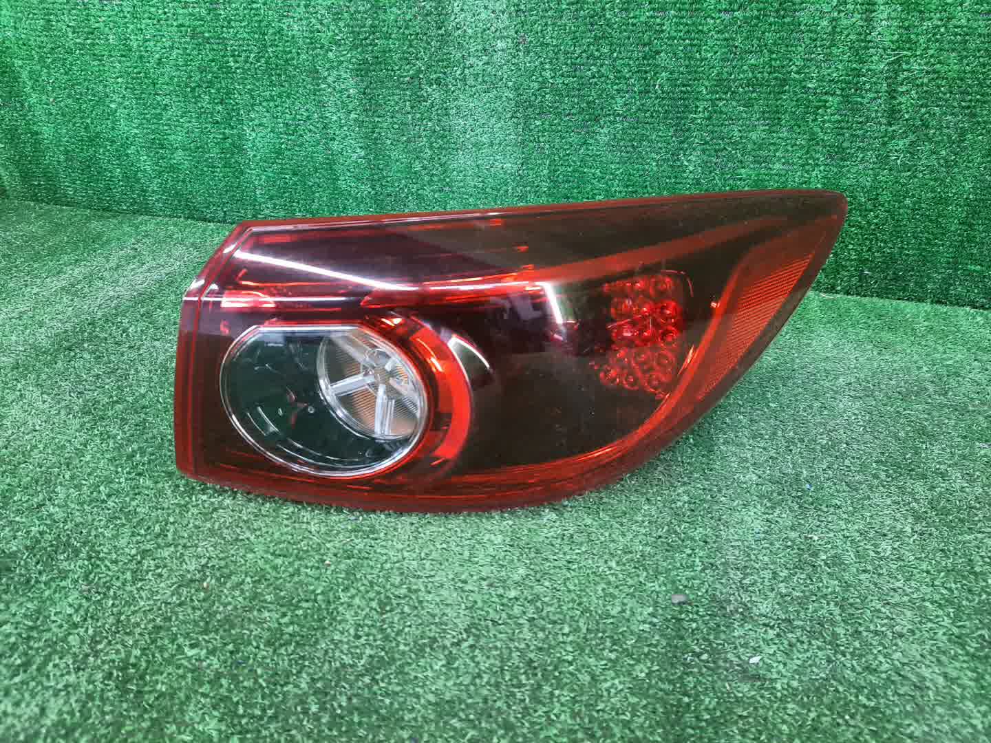 Стоп-сигнал правый задний MAZDA AXELA BM6FJ 1 ракурс