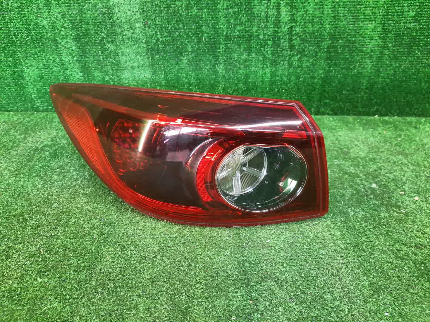 Стоп-сигнал левый задний MAZDA AXELA BM6FJ 1 ракурс