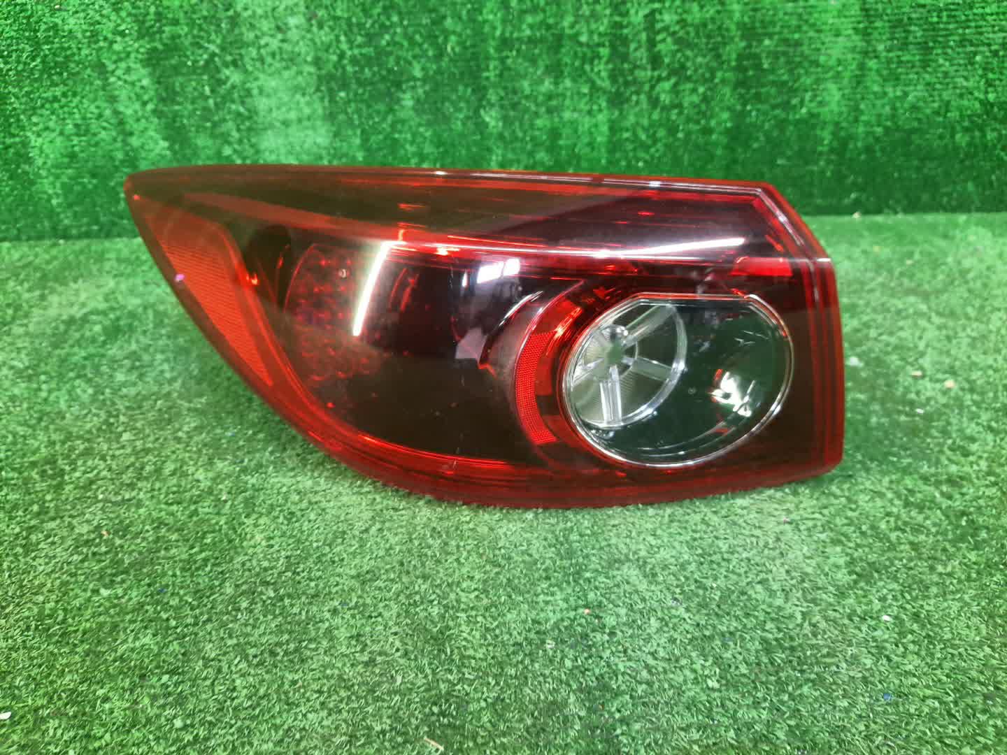 Стоп-сигнал левый задний MAZDA AXELA BM6FJ 1 ракурс