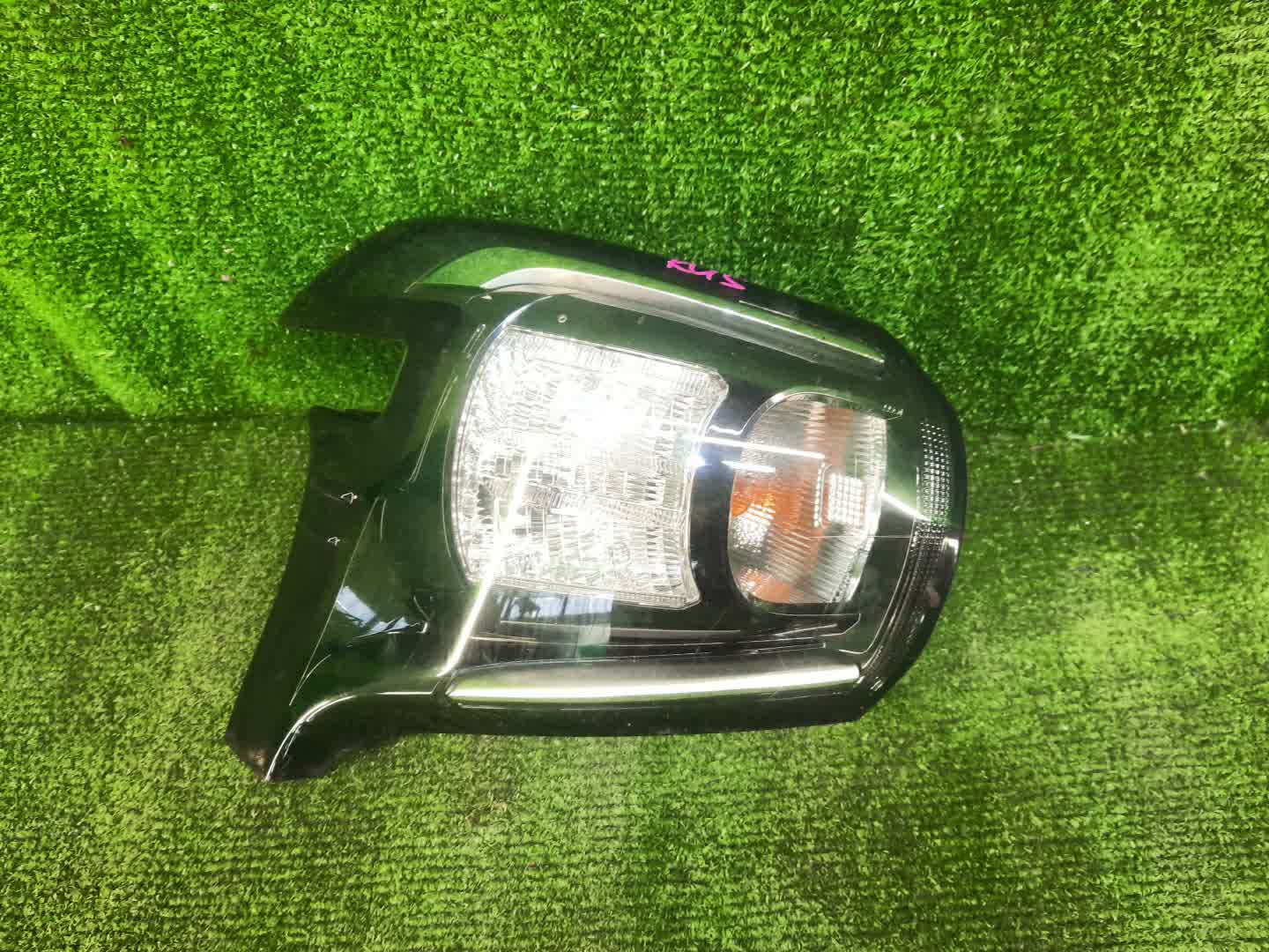 Стоп-сигнал левый задний TOYOTA SIENTA NSP172G, NSP170G, NCP175G, NHP170G 1 ракурс