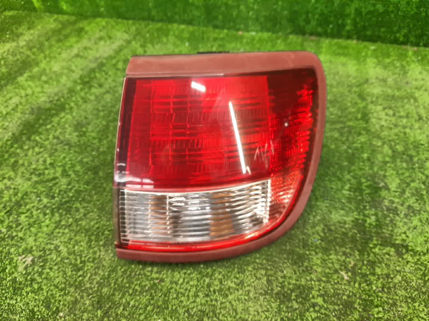 Стоп-сигнал правый задний NISSAN AVENIR, EXPERT W11, PNW11, PW11, RW11, VW11, VNW11 1 ракурс