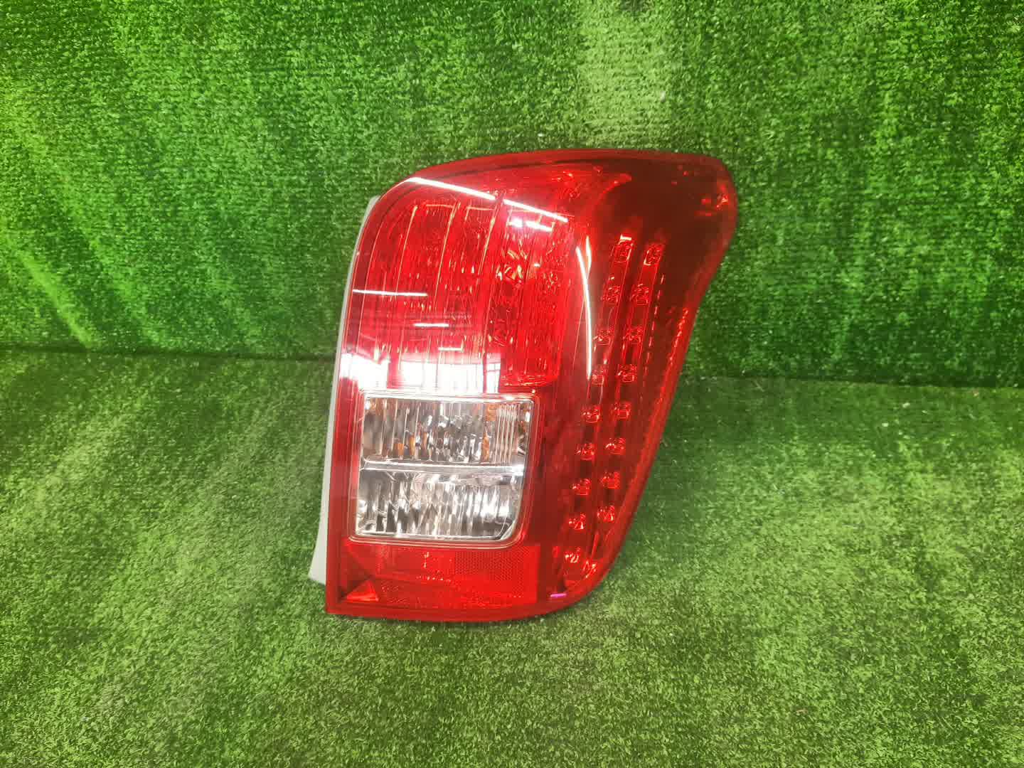 Стоп-сигнал правый задний TOYOTA COROLLA FIELDER, FIELDER ZRE144G, ZRE142G, NZE144G, NZE141G 1 ракурс