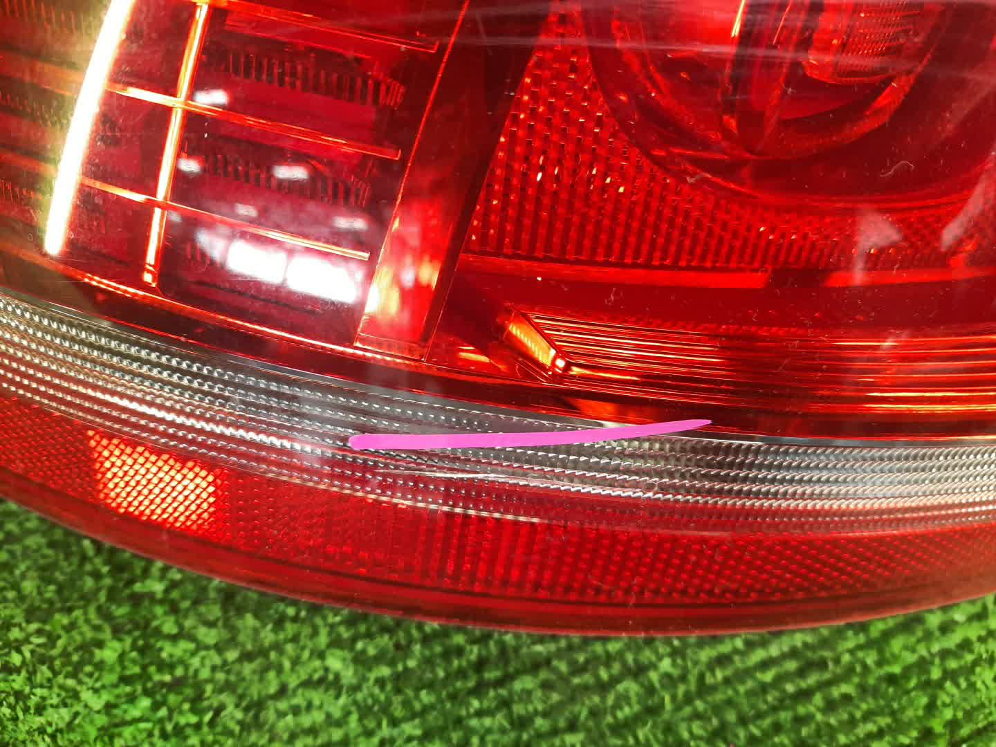 Стоп-сигнал левый задний VOLKSWAGEN PASSAT 3C5 2 ракурс