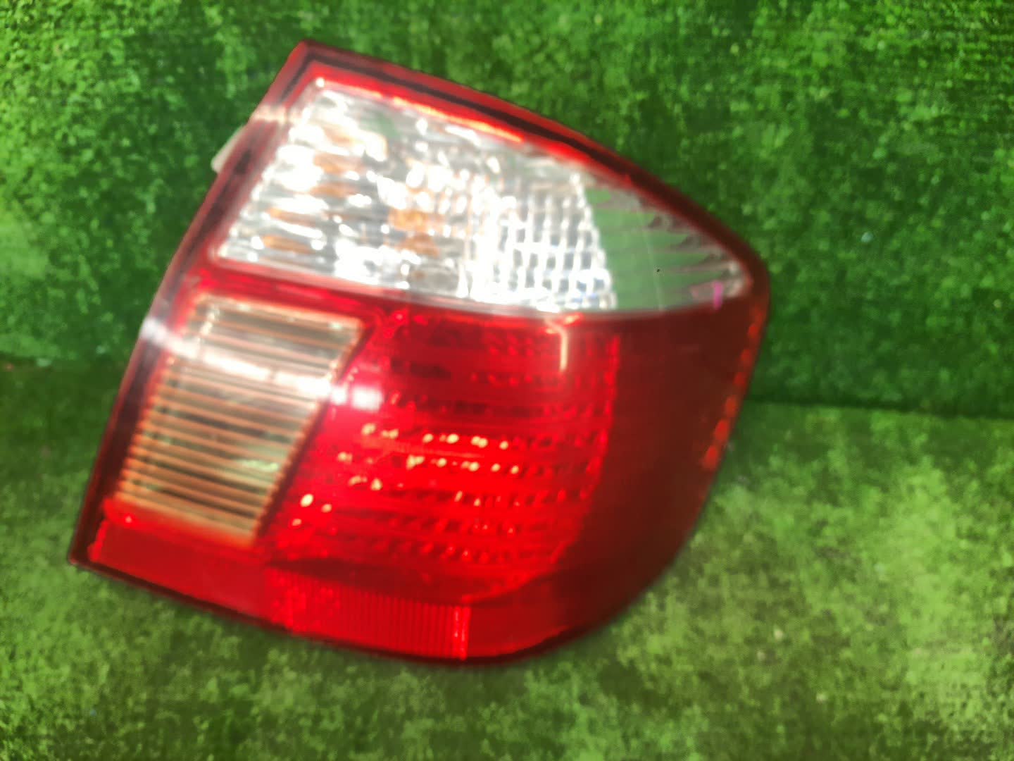 Стоп-сигнал правый задний TOYOTA PREMIO ZZT240, NZT240, AZT240, ZZT245 1 ракурс