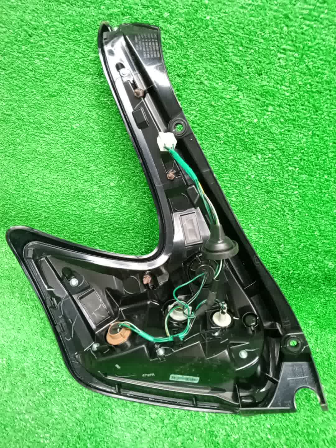 Стоп-сигнал правый задний NISSAN JUKE NF15, F15, YF15 26550-3YM0B 3 ракурс