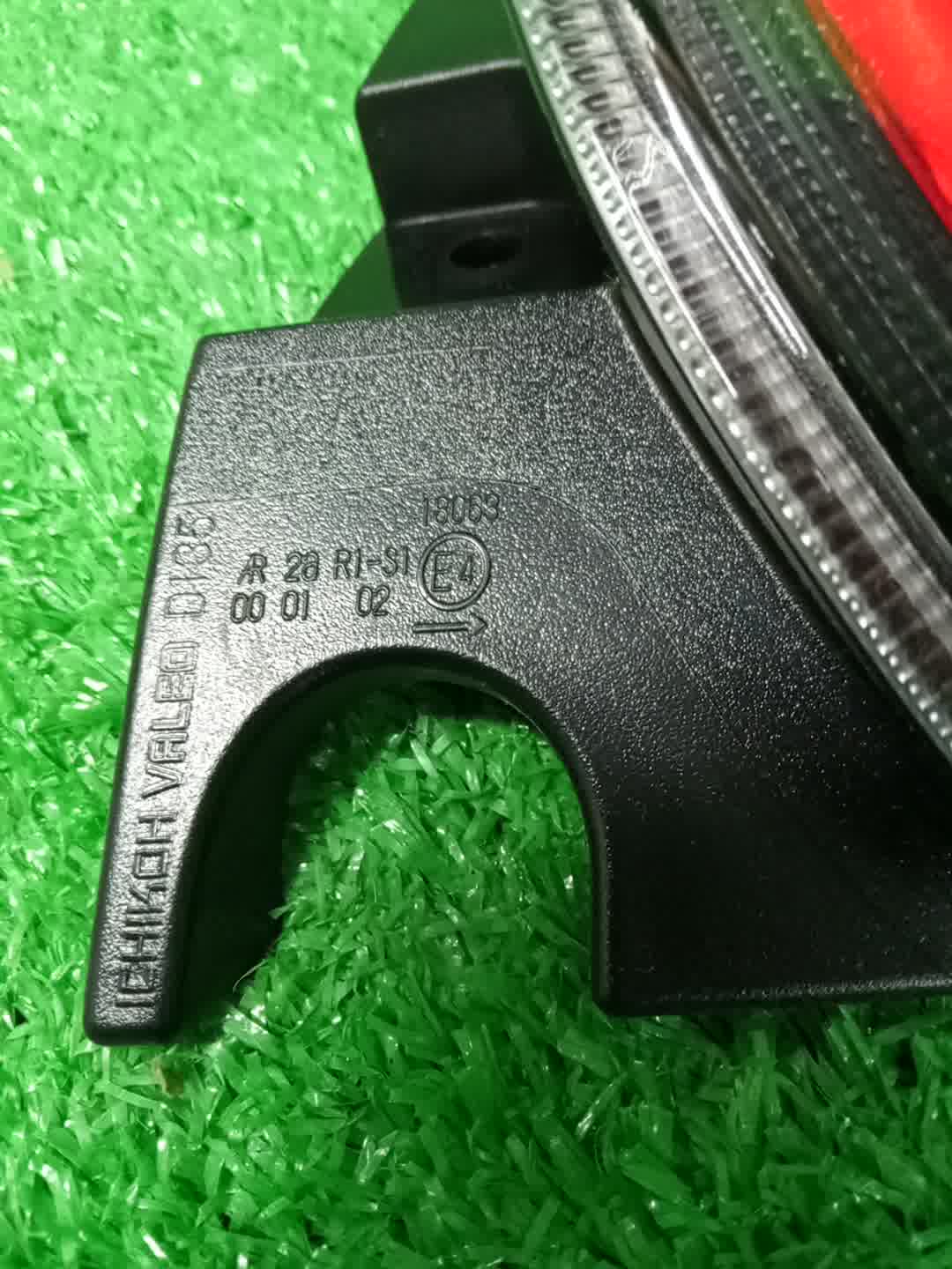 Стоп-сигнал правый задний NISSAN JUKE NF15, F15, YF15 26550-3YM0B 4 ракурс