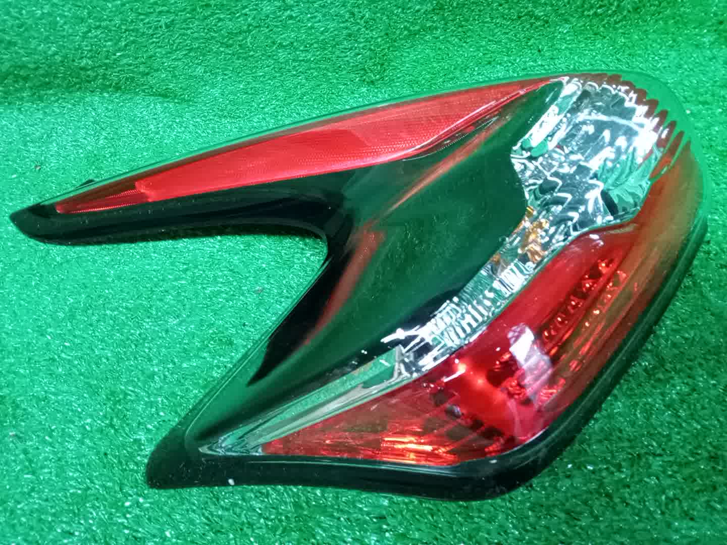 Стоп-сигнал левый задний NISSAN JUKE NF15, F15, YF15 26555-3YM0B 2 ракурс