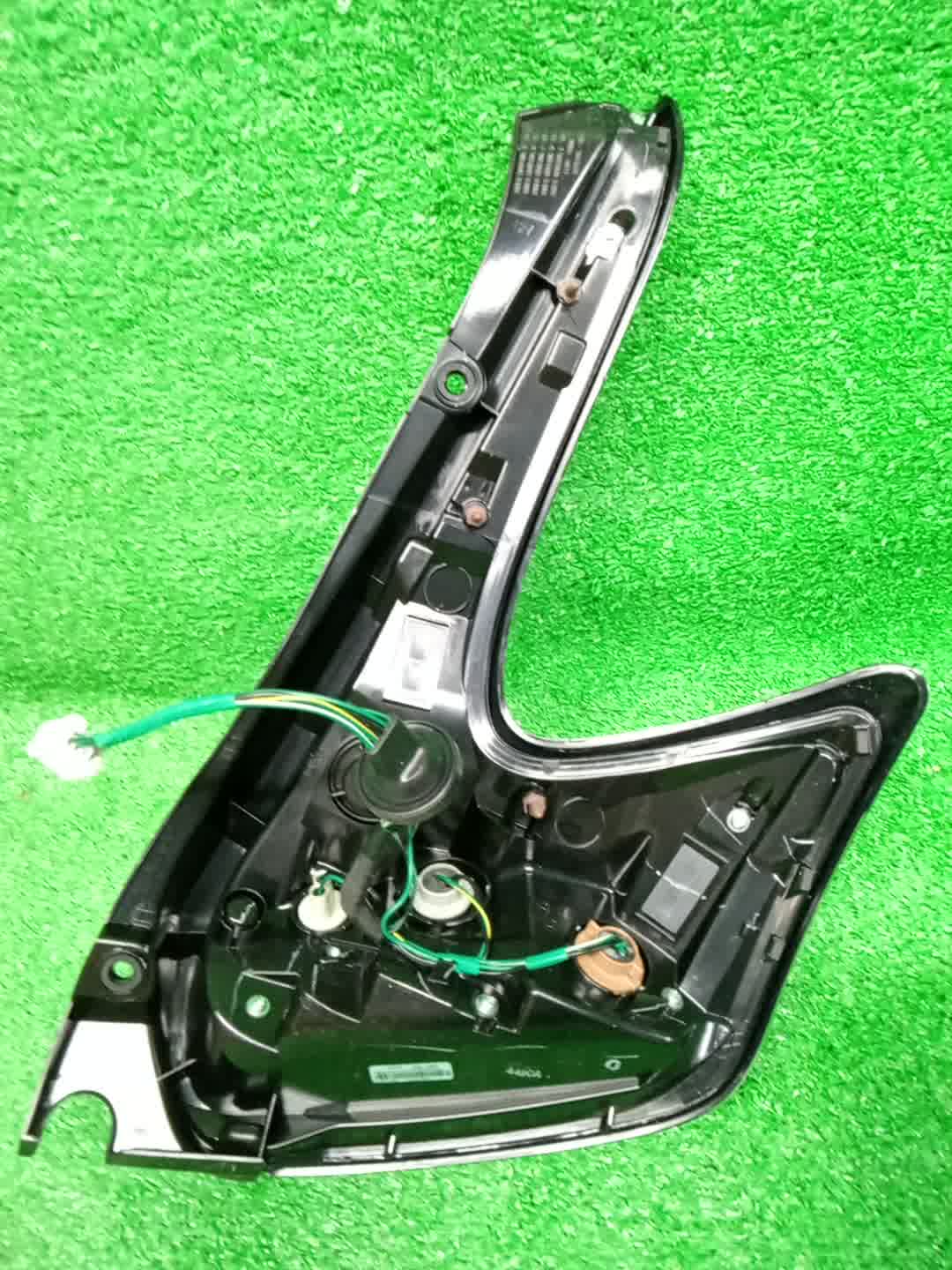 Стоп-сигнал левый задний NISSAN JUKE NF15, F15, YF15 26555-3YM0B 3 ракурс