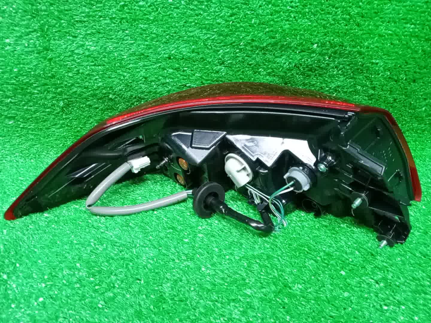 Стоп-сигнал правый задний NISSAN FUGA Y51 26550-4AM0B 3 ракурс