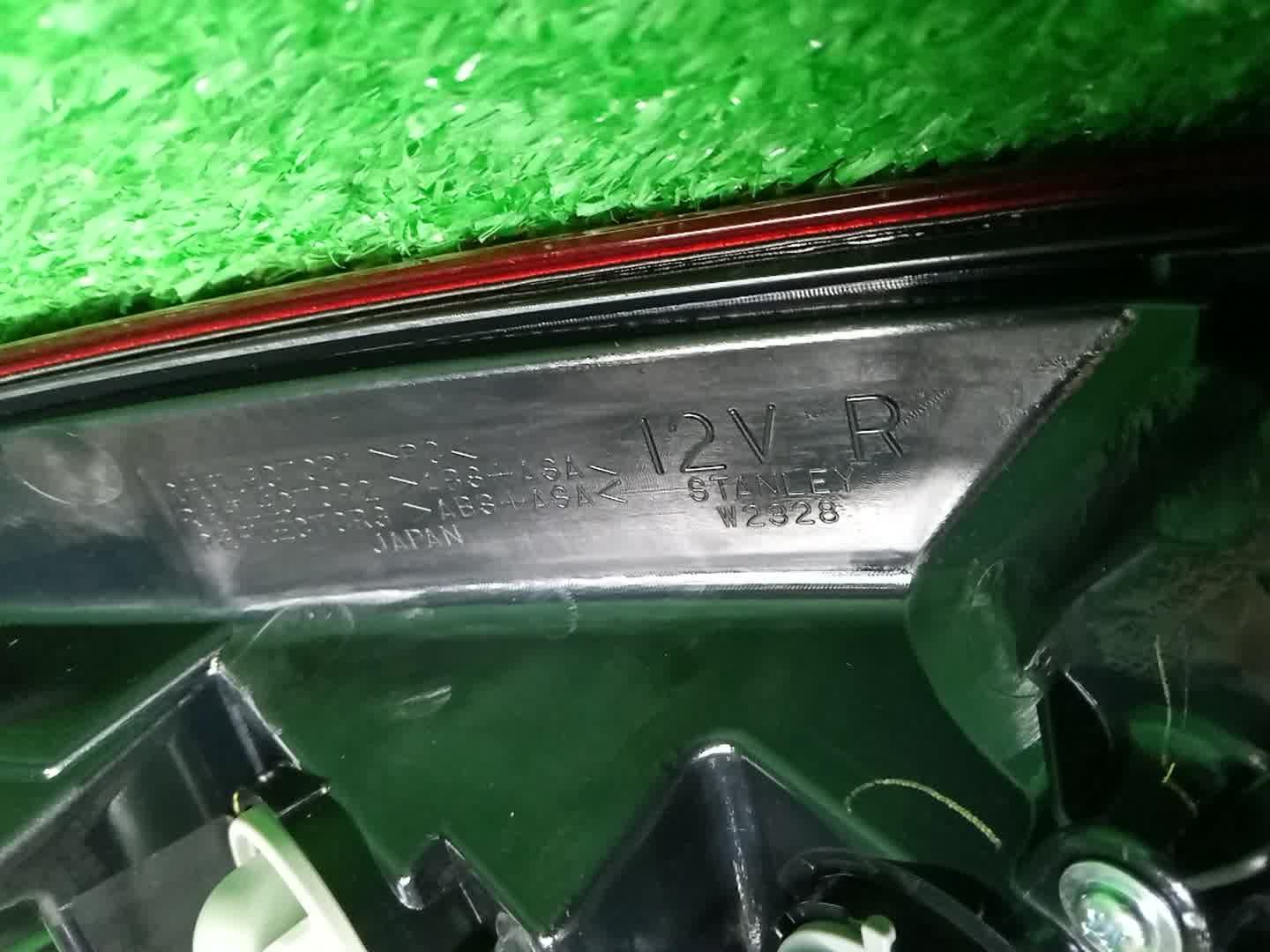 Стоп-сигнал правый задний NISSAN FUGA Y51 26550-4AM0B 4 ракурс
