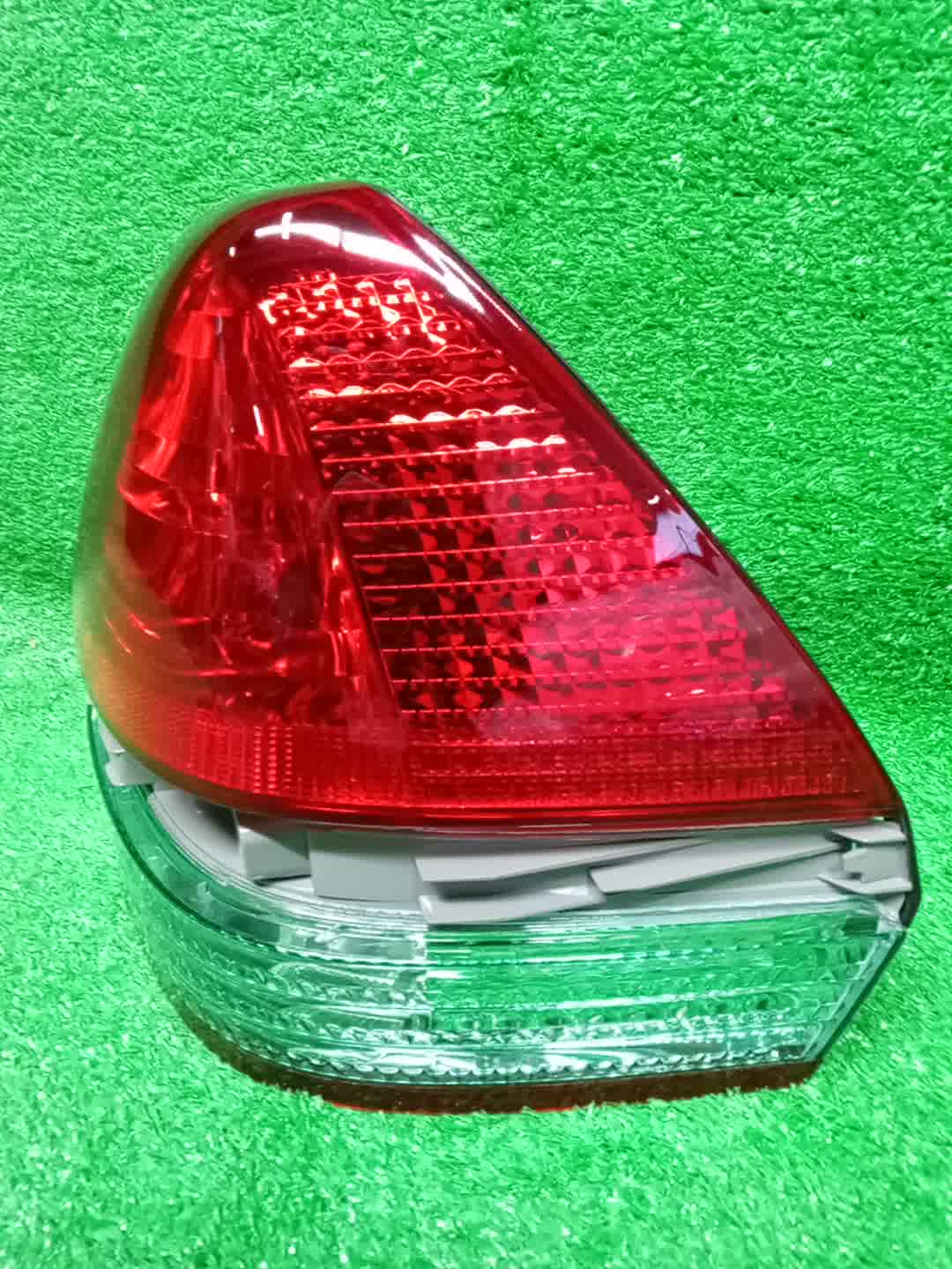 Стоп-сигнал правый задний TOYOTA MARK II JZX115, GX110, JZX110, GX115 81551-2A150 2 ракурс