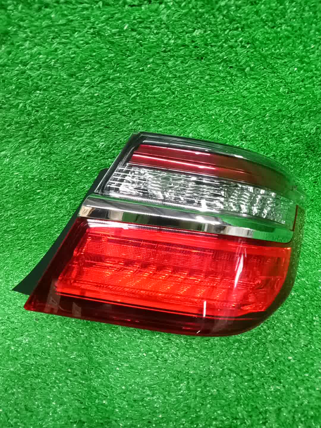 Стоп-сигнал правый задний TOYOTA CAMRY, ALTIS ASV50, AVV50, AVV50N 81551-33600 1 ракурс