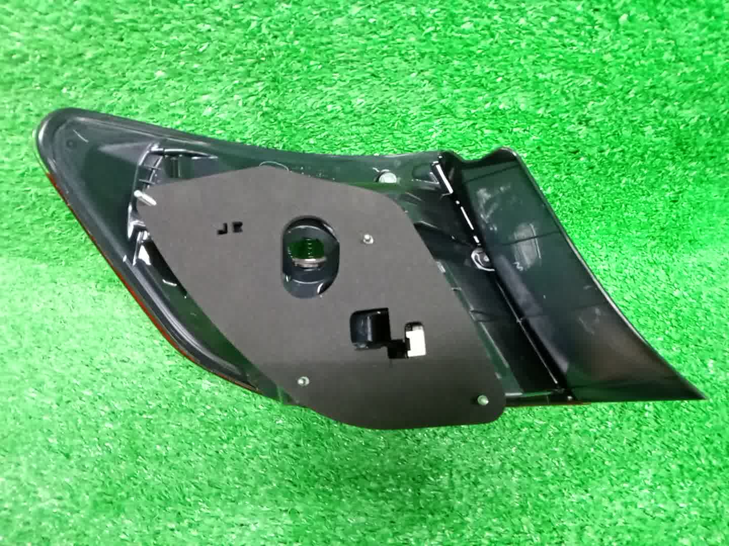 Стоп-сигнал правый задний TOYOTA CAMRY, ALTIS ASV50, AVV50, AVV50N 81551-33600 3 ракурс