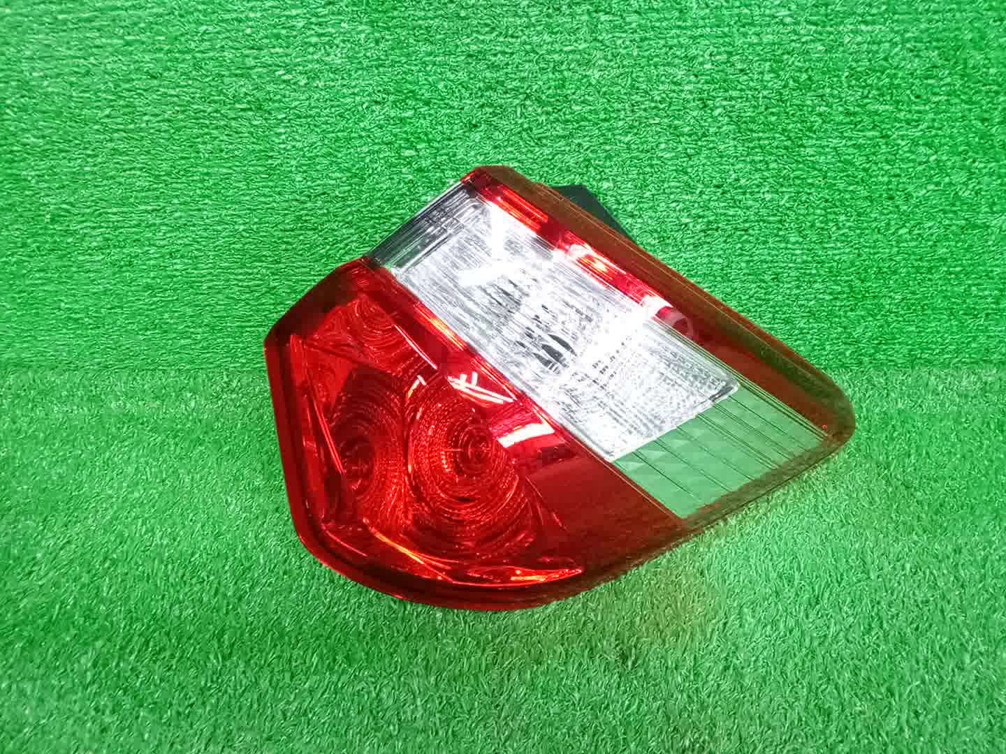 Стоп-сигнал правый задний TOYOTA VITZ, YARIS KSP130, NSP130, NSP135, NCP131 81551-52D21 1 ракурс