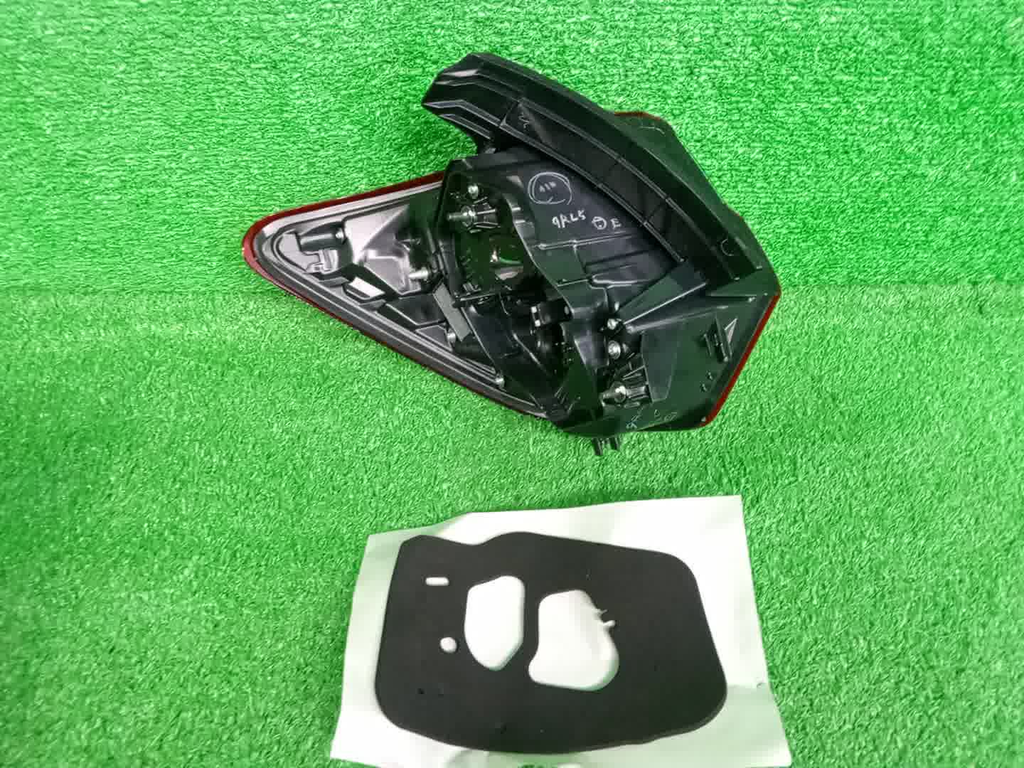 Стоп-сигнал правый задний TOYOTA VITZ, YARIS KSP130, NSP130, NSP135, NCP131 81551-52D21 2 ракурс