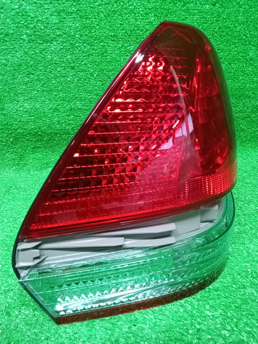 Стоп-сигнал левый задний TOYOTA MARK II JZX115, GX110, JZX110, GX115 81561-2A150 2 ракурс