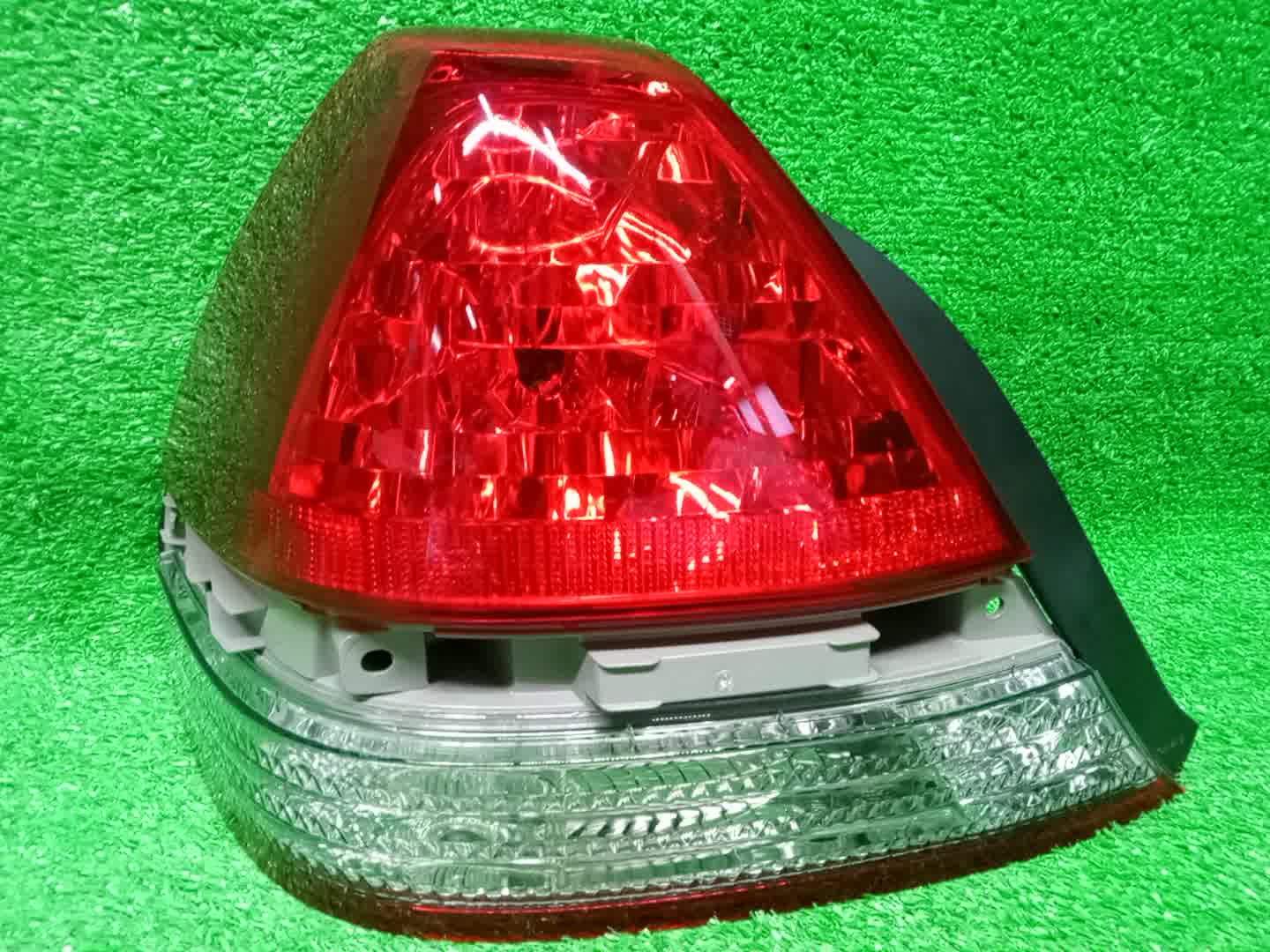 Стоп-сигнал левый TOYOTA MARK II JZX115, GX110, JZX110, GX115 81561-2A170 1 ракурс