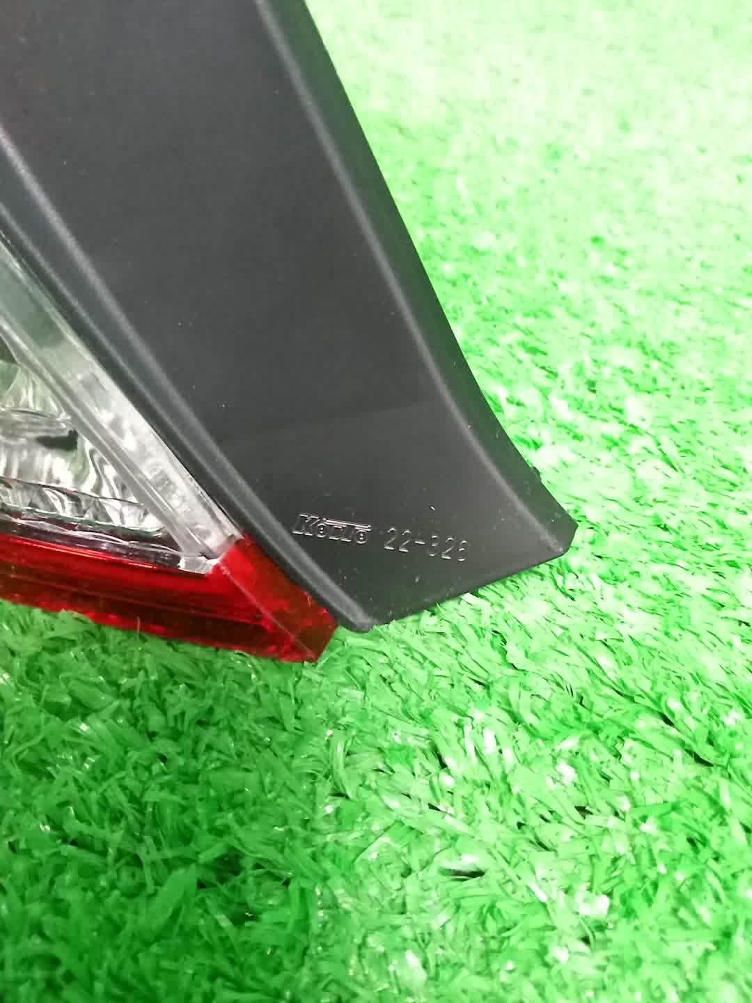 Стоп-сигнал левый TOYOTA MARK II JZX115, GX110, JZX110, GX115 81561-2A170 4 ракурс