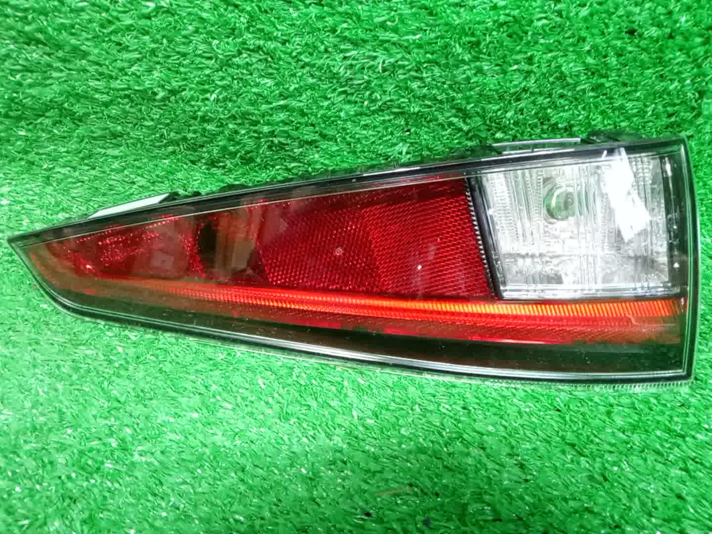 Стоп-сигнал левый задний TOYOTA PRIUS ZVW50, ZVW51, ZVW55 81591-47011 1 ракурс Стоп-сигнал левый задний TOYOTA PRIUS ZVW50, ZVW51, ZVW55 81591-47011 1 ракурс