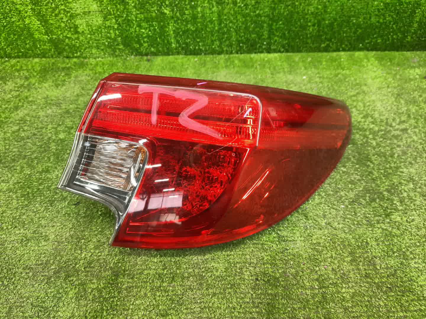 Стоп-сигнал правый задний TOYOTA MARK X GRX130, GRX133, GRX135 1 ракурс