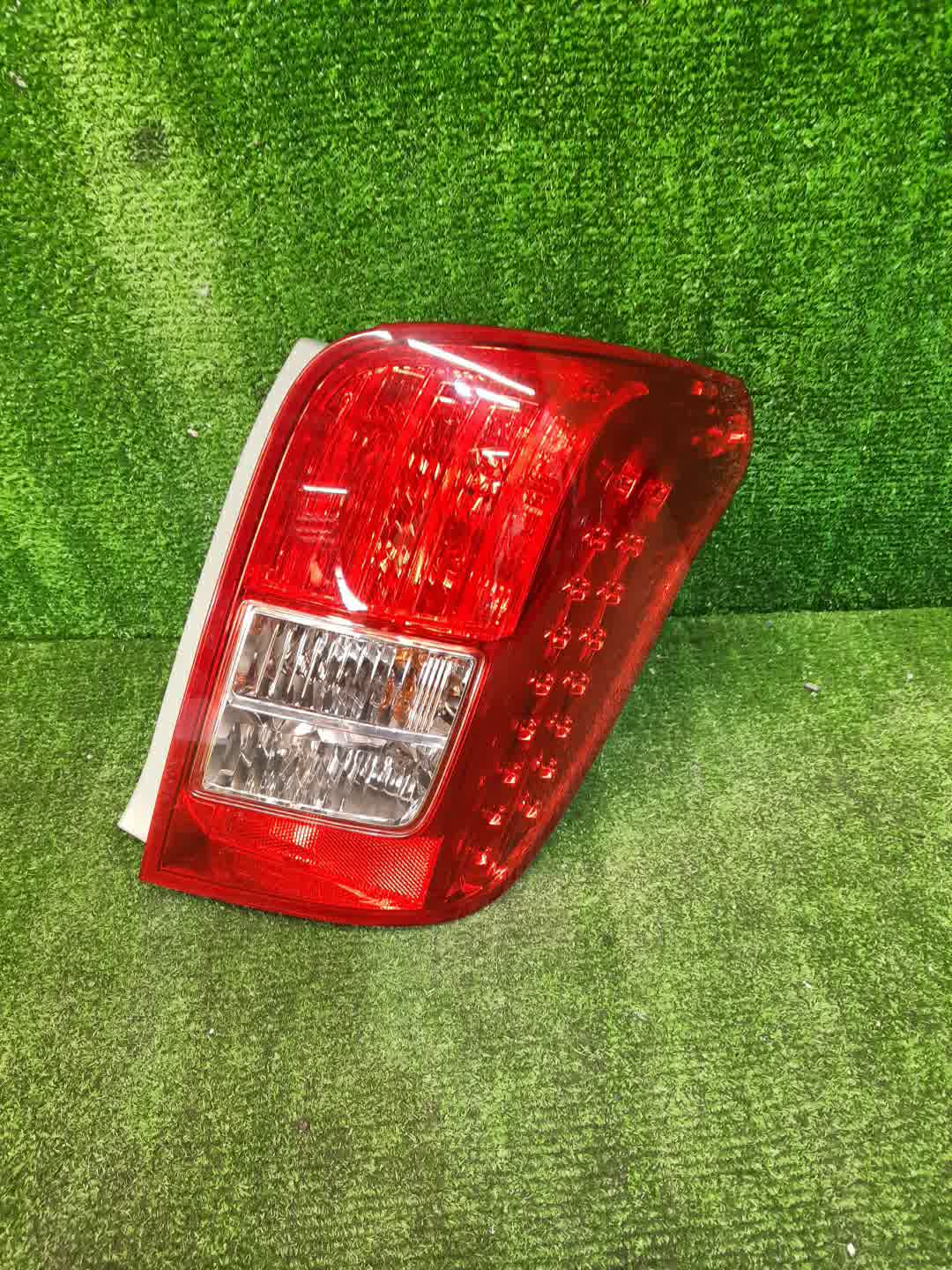 Стоп-сигнал правый задний TOYOTA COROLLA FIELDER, FIELDER ZRE144G, ZRE142G, NZE144G, NZE141G 1 ракурс