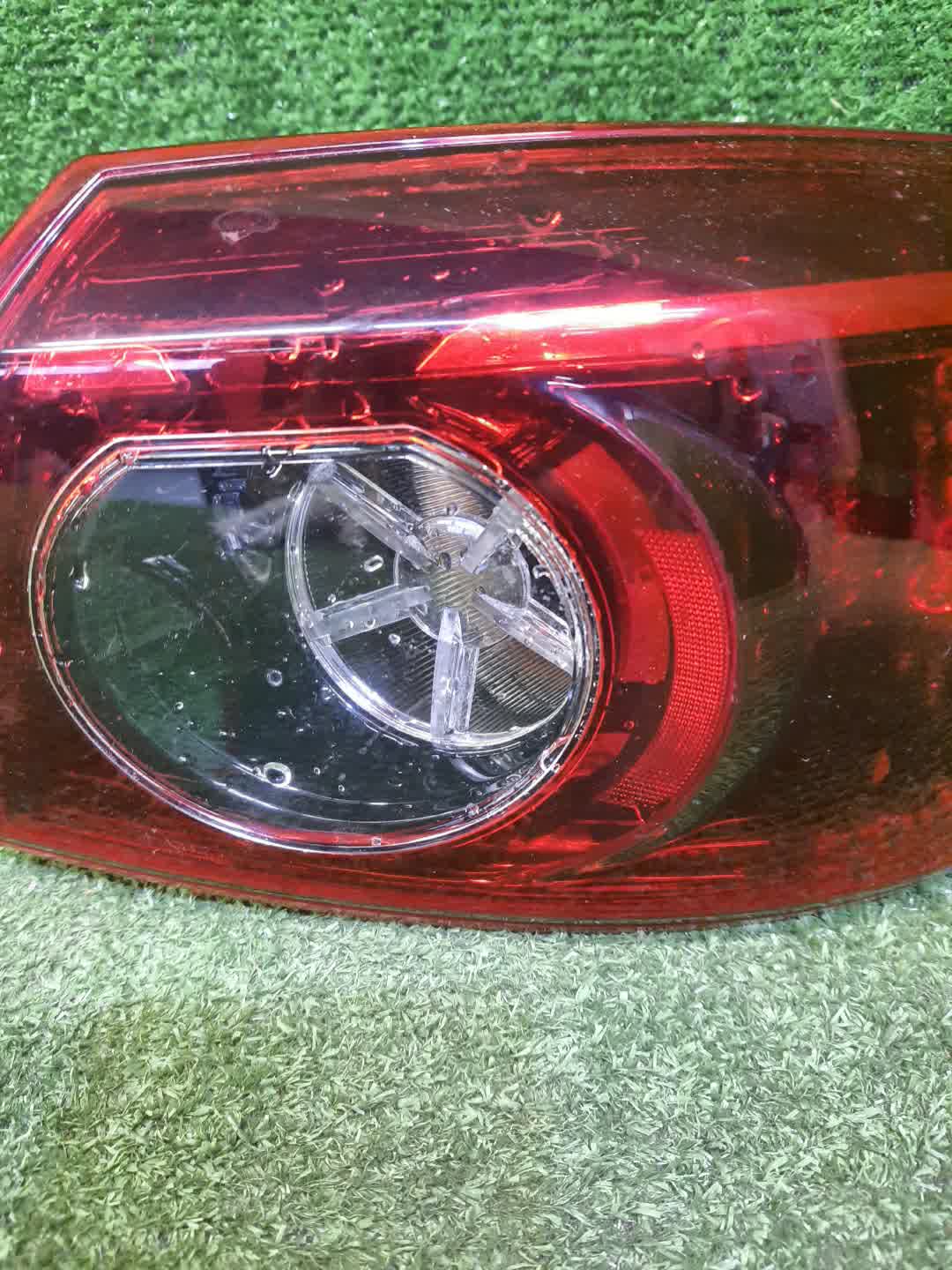 Стоп-сигнал правый задний MAZDA AXELA BM6FJ 2 ракурс