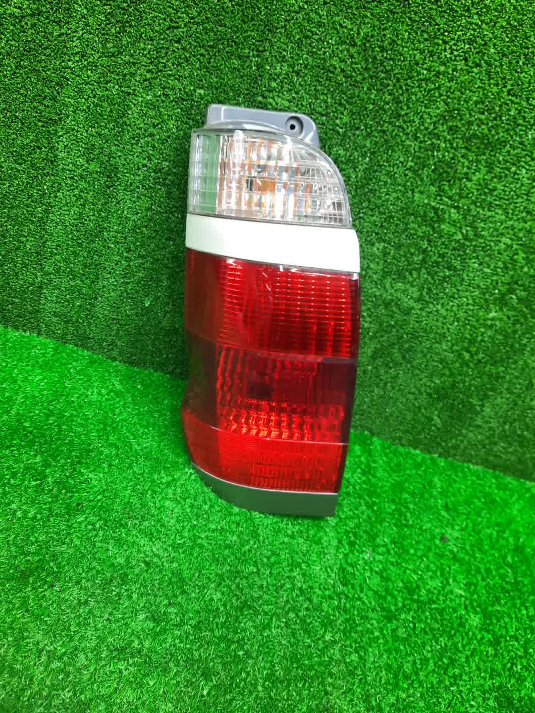 Стоп-сигнал левый задний TOYOTA GRANVIA VCH10W, KCH10W, VCH16W, KCH16W, RCH11W, KCH11W 1 ракурс Стоп-сигнал левый задний TOYOTA GRANVIA VCH10W, KCH10W, VCH16W, KCH16W, RCH11W, KCH11W 1 ракурс