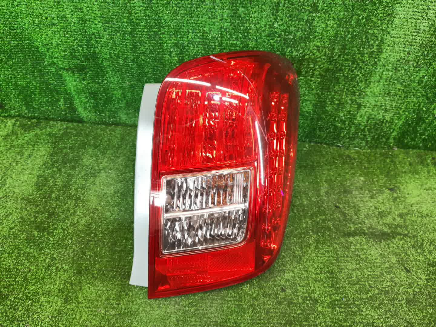 Стоп-сигнал правый задний TOYOTA COROLLA FIELDER, FIELDER ZRE144G, ZRE142G, NZE144G, NZE141G 1 ракурс