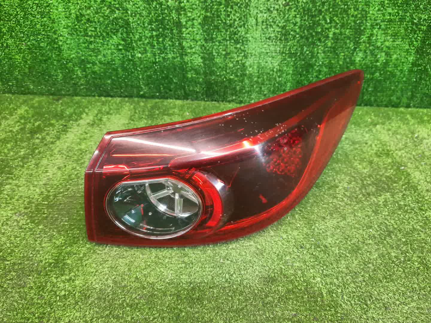 Стоп-сигнал правый задний MAZDA AXELA BM6FJ 1 ракурс