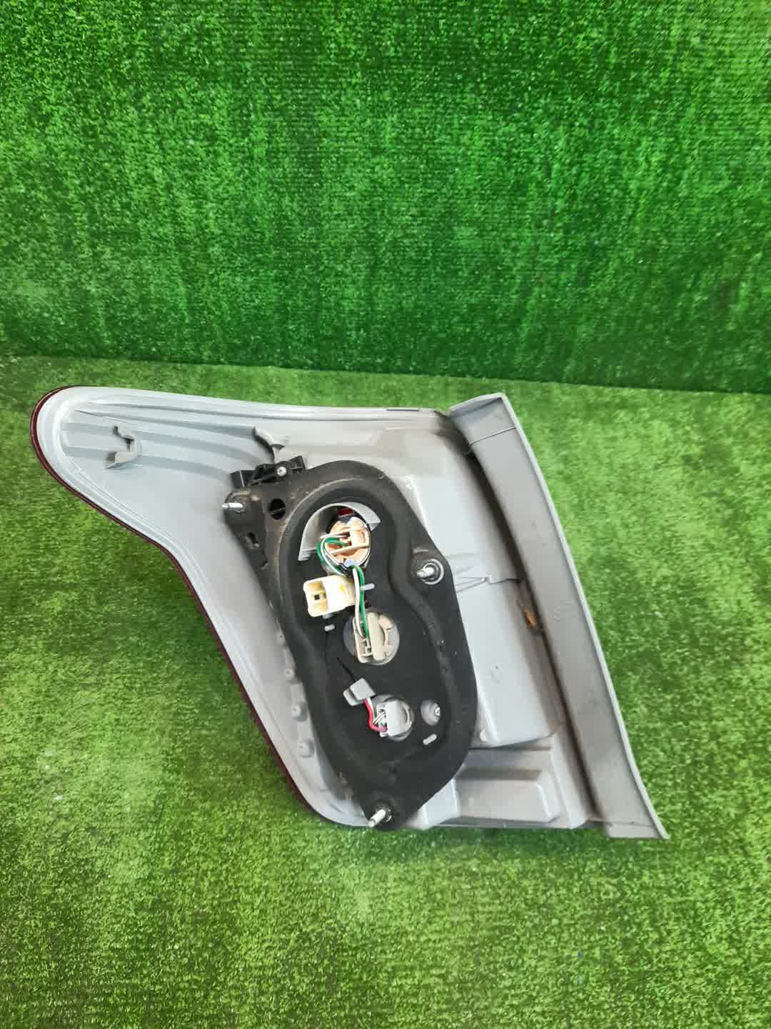 Стоп-сигнал правый задний TOYOTA COROLLA FIELDER, FIELDER ZRE144G, ZRE142G, NZE144G, NZE141G 2 ракурс