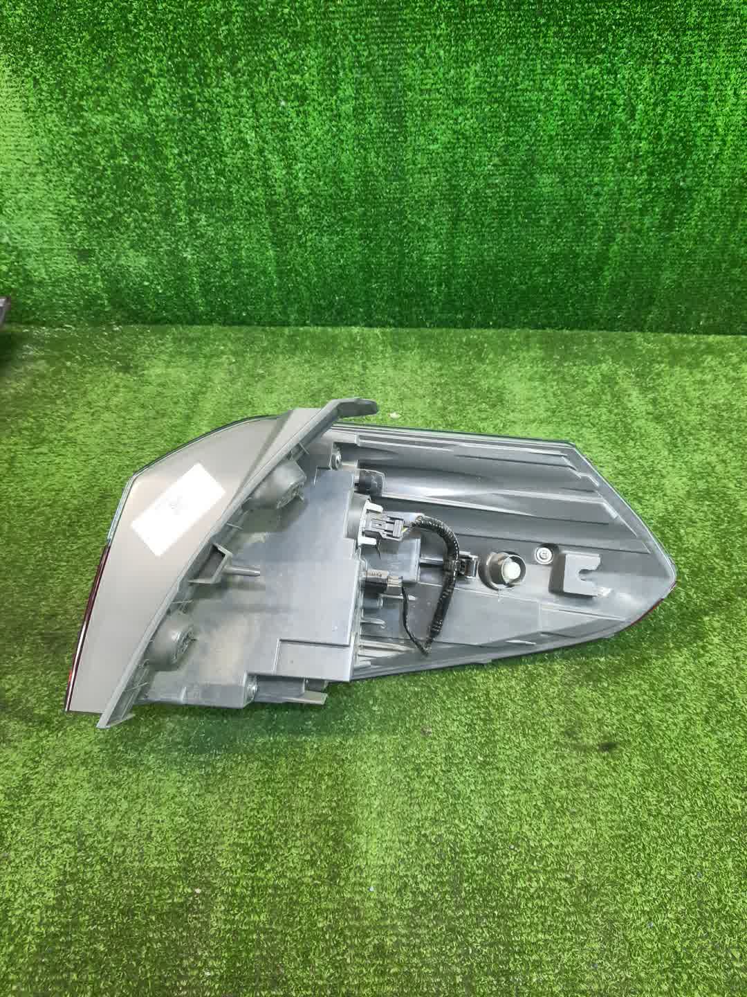 Стоп-сигнал левый задний HONDA SHUTTLE GP7, GP8, GK8, GK9 3 ракурс
