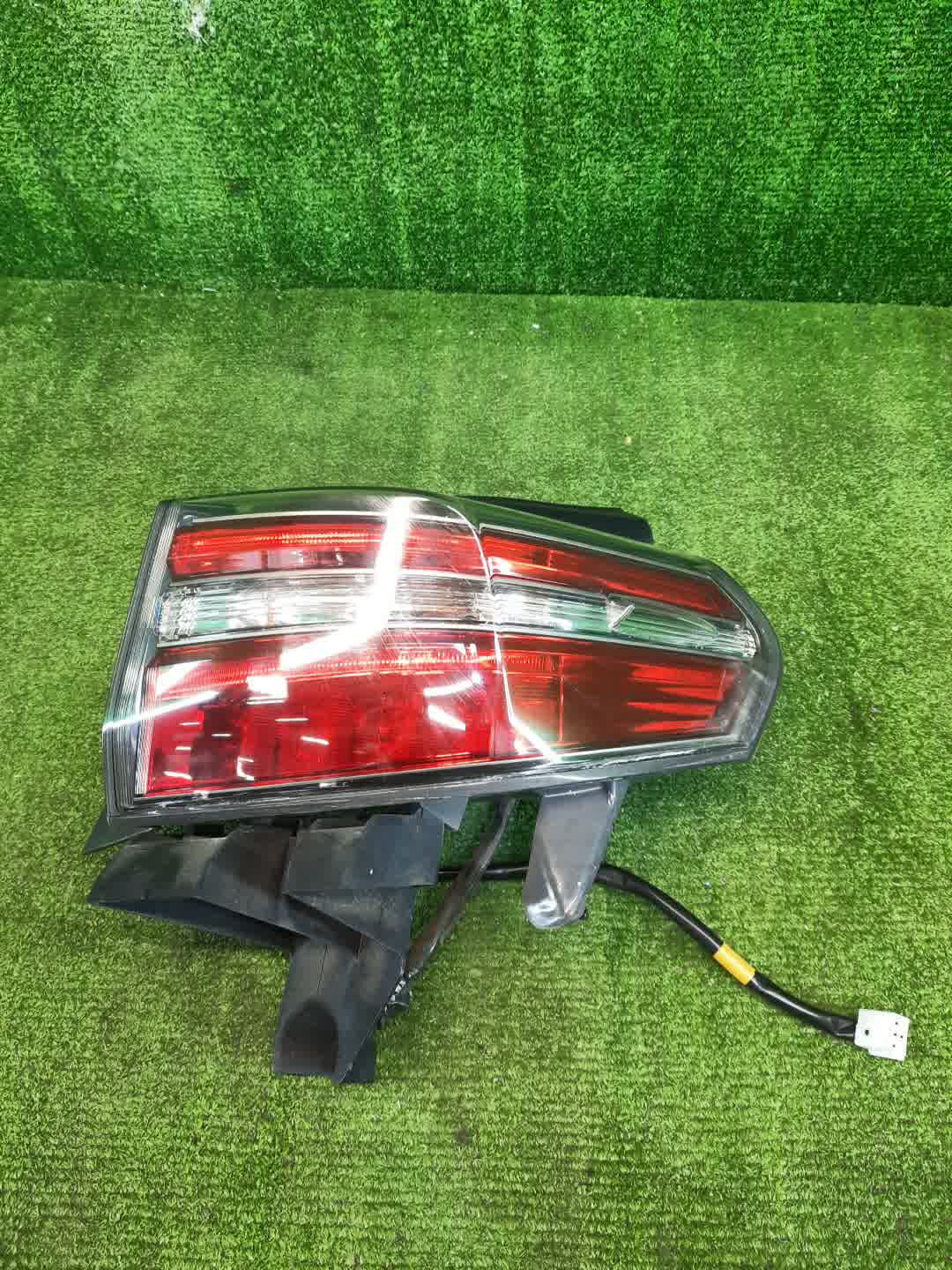Стоп-сигнал правый задний TOYOTA SAI AZK10 1 ракурс