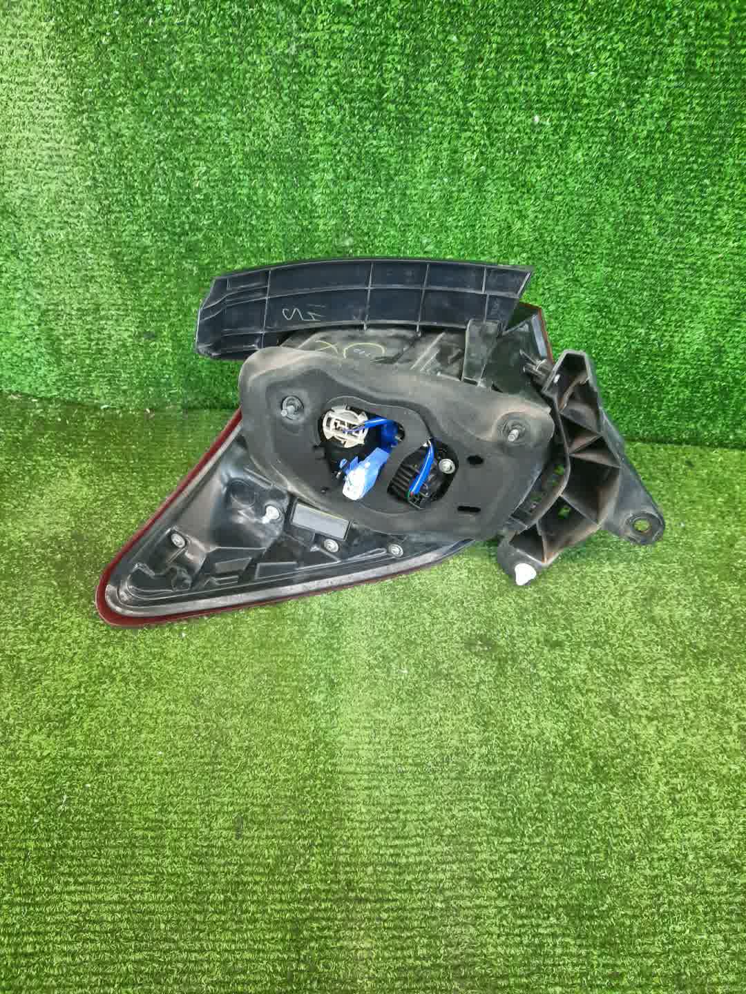 Стоп-сигнал правый задний TOYOTA VITZ, YARIS KSP130, NSP130, NSP135, NCP131 3 ракурс