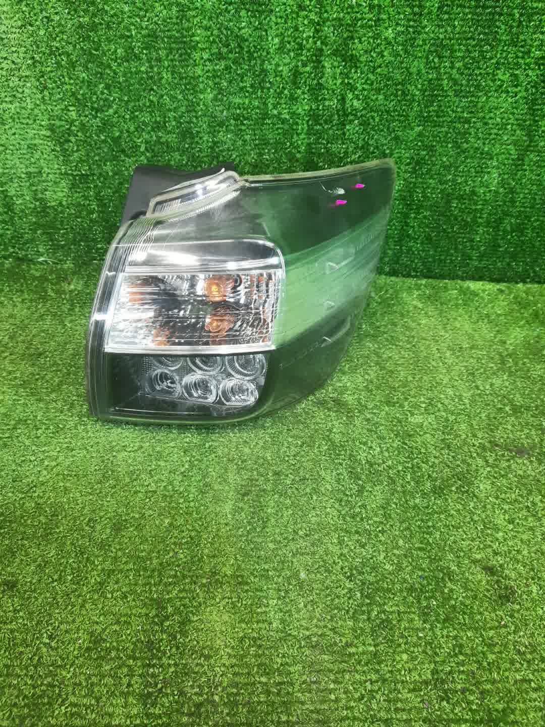 Стоп-сигнал правый задний TOYOTA WISH ZGE20W, ZGE20G, ZGE25W, ZGE21G, ZGE22W, ZGE25G 1 ракурс