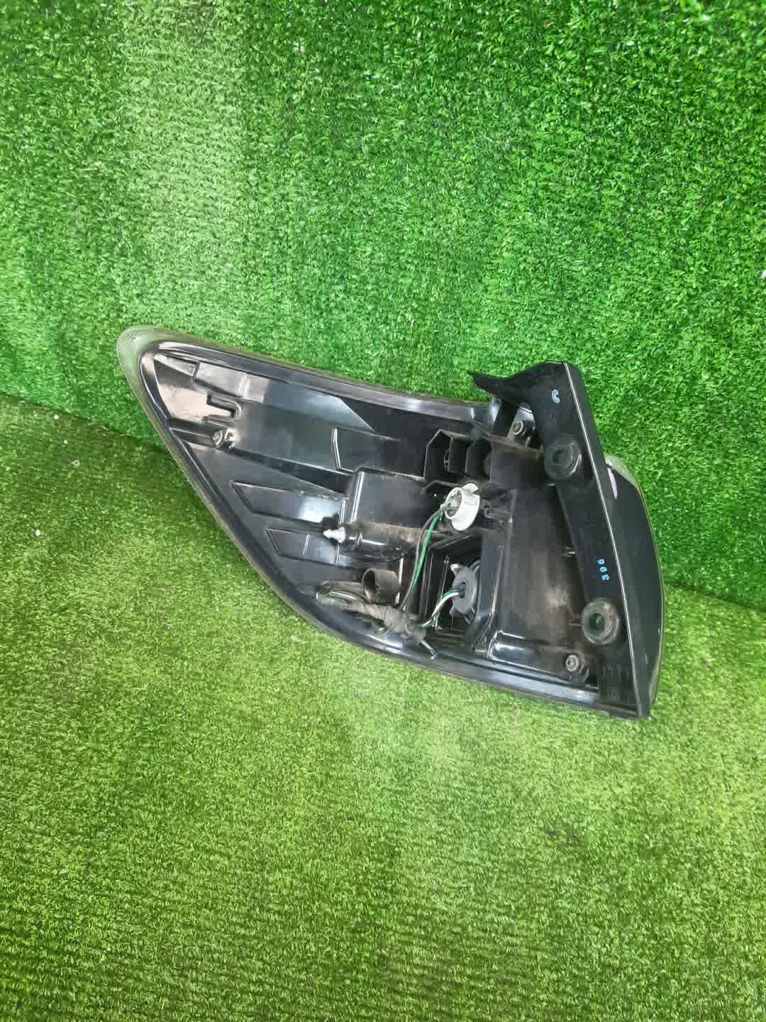 Стоп-сигнал правый задний TOYOTA WISH ZGE20W, ZGE20G, ZGE25W, ZGE21G, ZGE22W, ZGE25G 3 ракурс