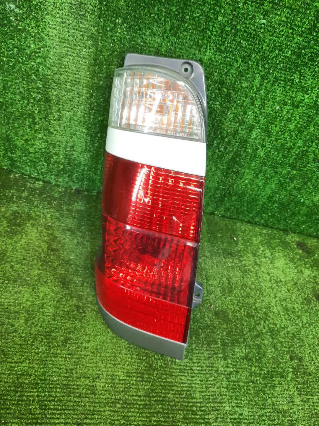 Стоп-сигнал левый задний TOYOTA GRANVIA VCH10W, KCH10W, VCH16W, KCH16W, RCH11W, KCH11W 1 ракурс Стоп-сигнал левый задний TOYOTA GRANVIA VCH10W, KCH10W, VCH16W, KCH16W, RCH11W, KCH11W 1 ракурс
