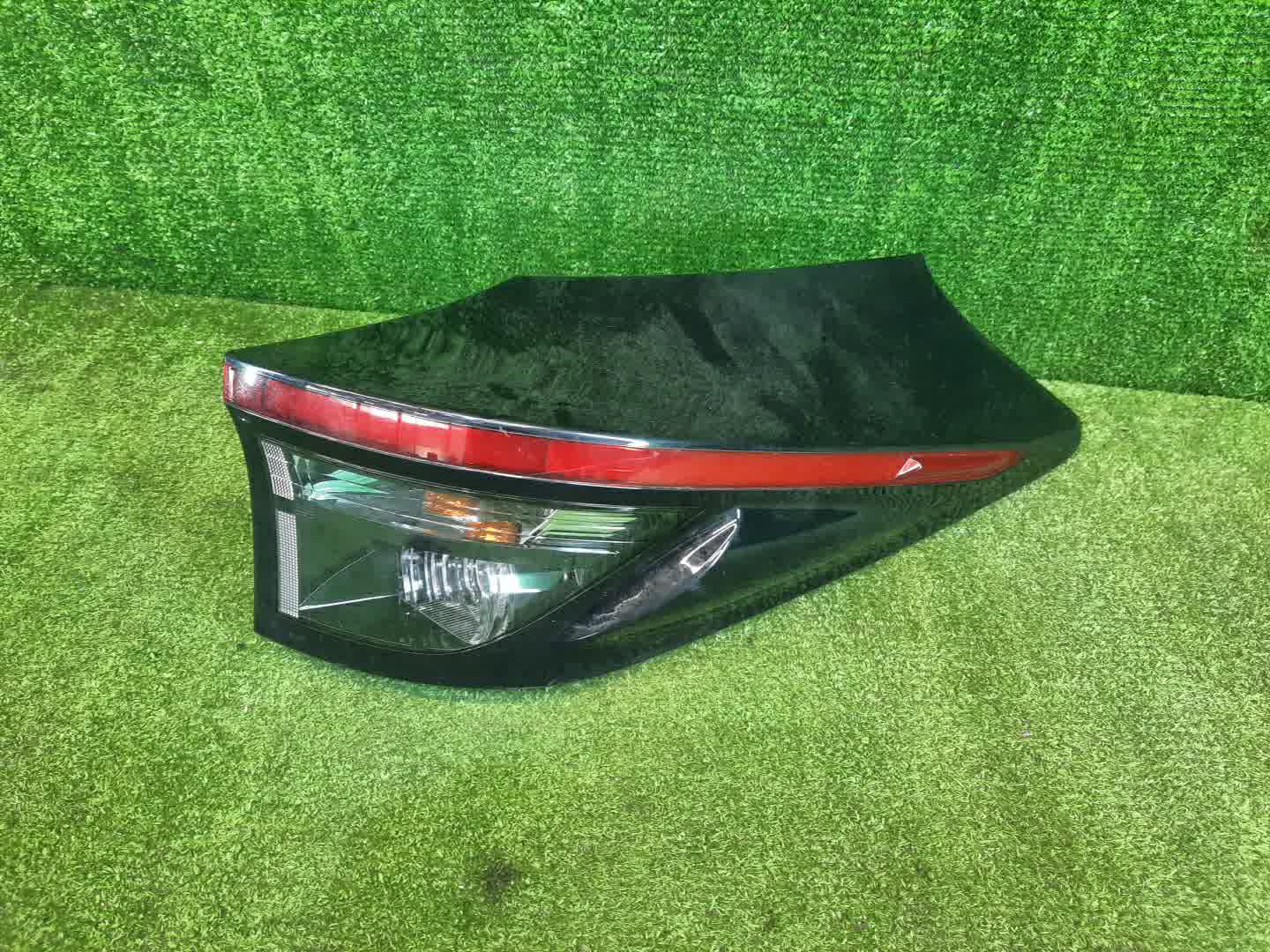 Стоп-сигнал правый задний TOYOTA YARIS CROSS MXPJ10, MXPJ15, MXPB10, MXPB15 1 ракурс