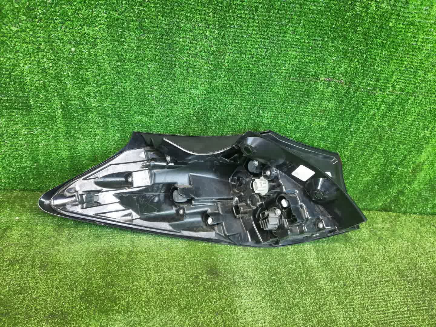 Стоп-сигнал правый задний TOYOTA YARIS CROSS MXPJ10, MXPJ15, MXPB10, MXPB15 2 ракурс