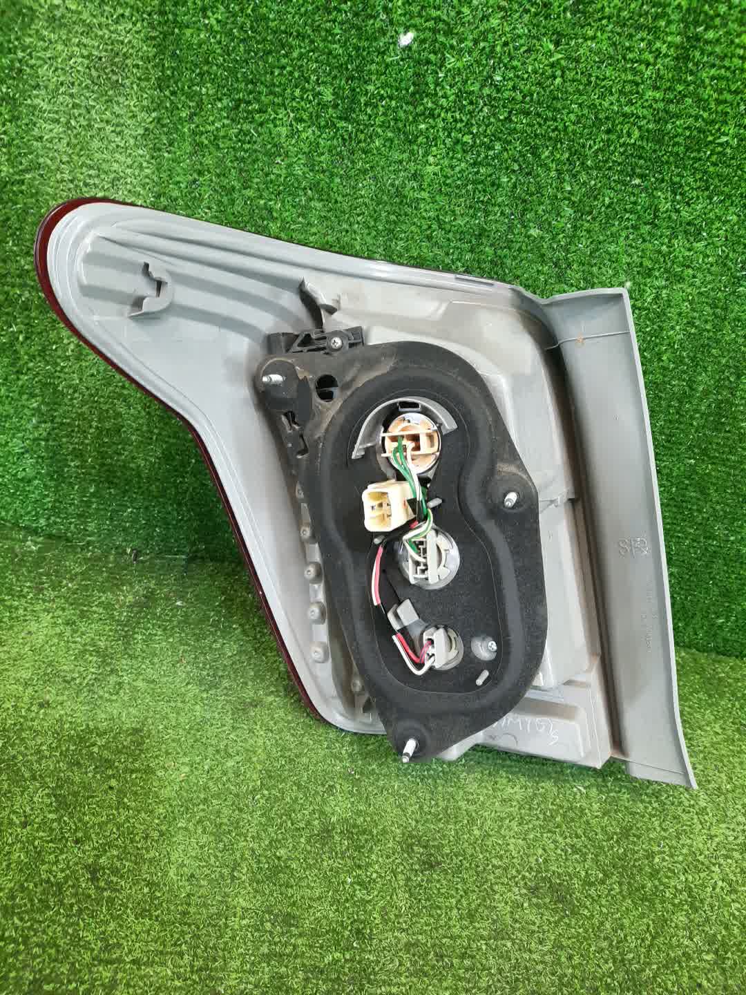 Стоп-сигнал правый задний TOYOTA COROLLA FIELDER, FIELDER ZRE144G, ZRE142G, NZE144G, NZE141G 2 ракурс