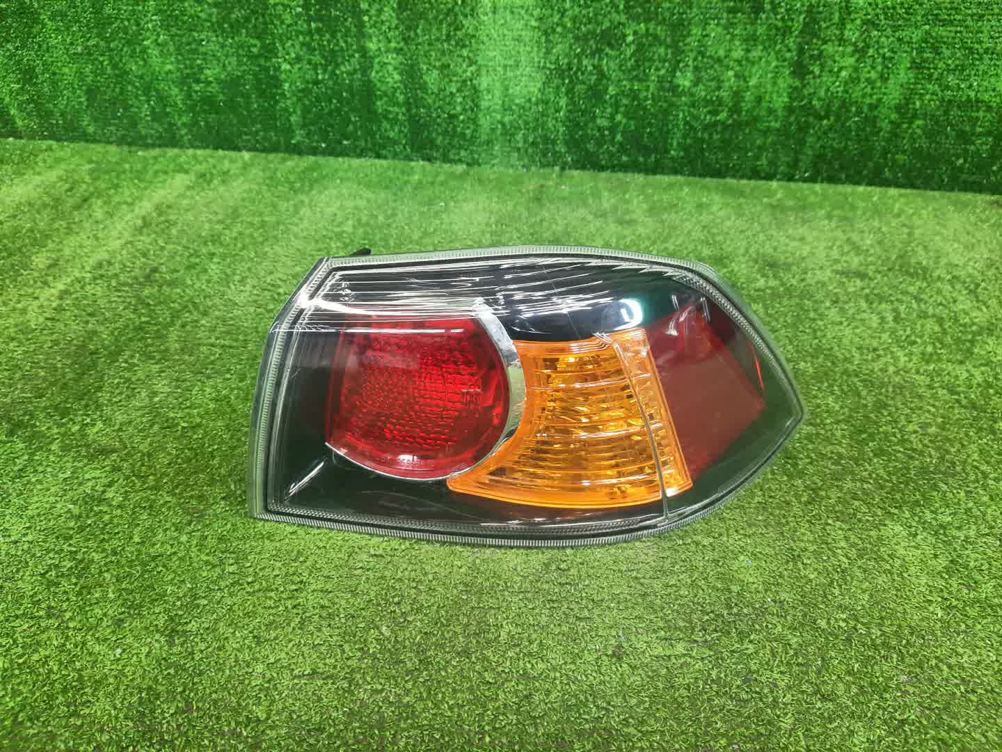 Стоп-сигнал правый задний MITSUBISHI LANCER, GALANT FORTIS CY4A, CY2A, CY3A, CY6A 1 ракурс