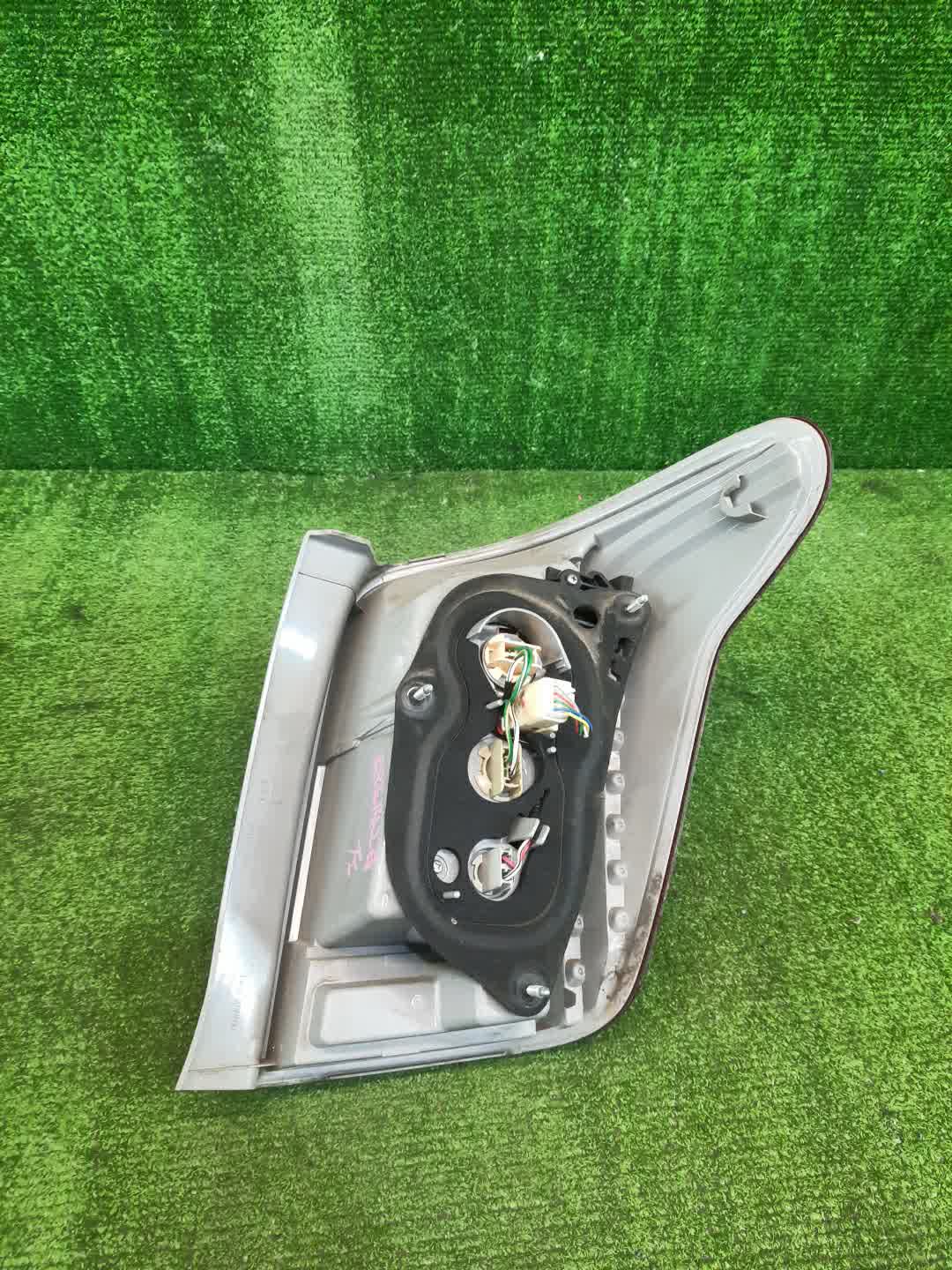 Стоп-сигнал левый задний TOYOTA COROLLA FIELDER, FIELDER ZRE144G, ZRE142G, NZE144G, NZE141G 3 ракурс