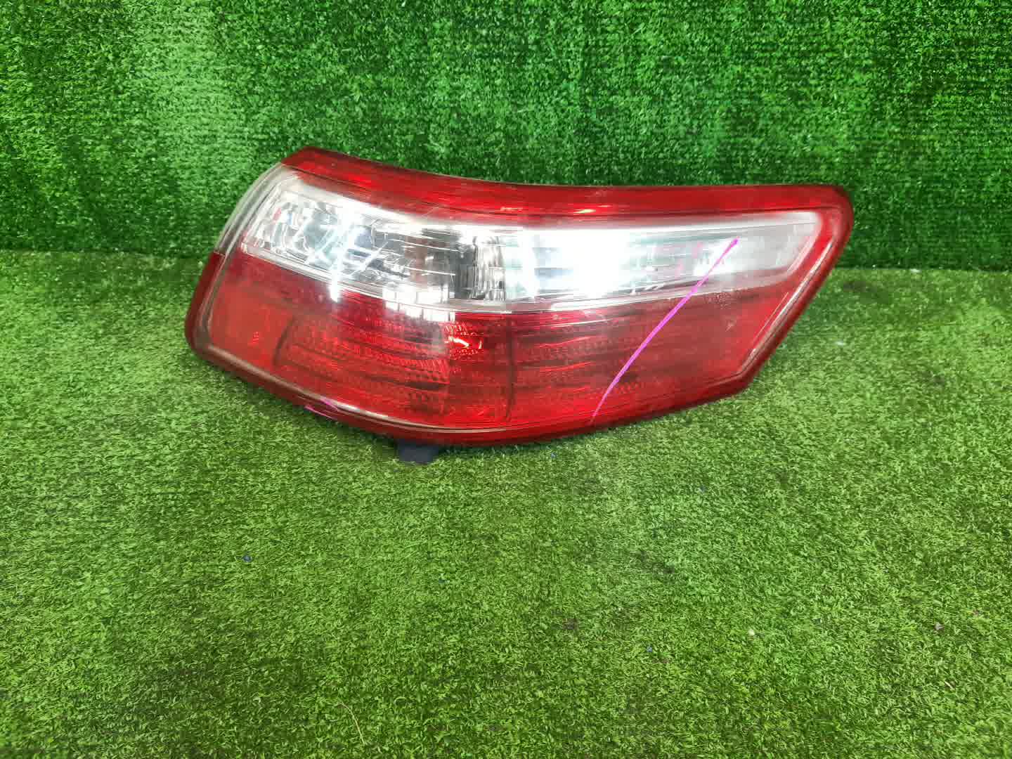 Стоп-сигнал правый задний TOYOTA CAMRY, ALTIS AHV40, GSV40, ACV40, ACV45, ACV40N, ACV45N 1 ракурс