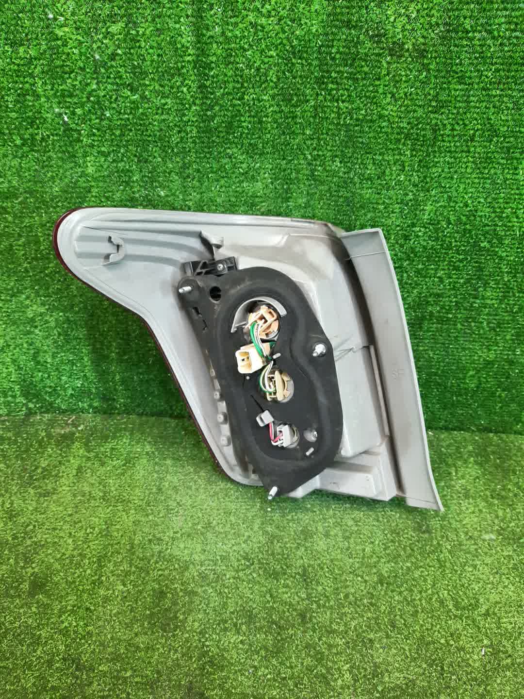 Стоп-сигнал правый задний TOYOTA COROLLA FIELDER, FIELDER ZRE144G, ZRE142G, NZE144G, NZE141G 2 ракурс