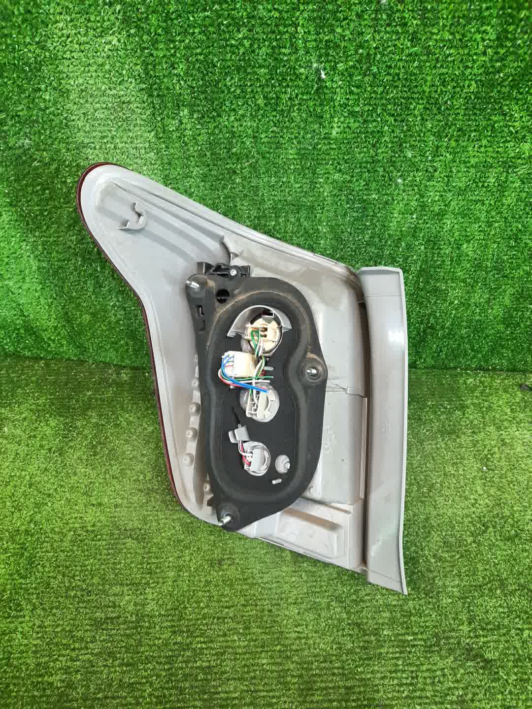 Стоп-сигнал правый задний TOYOTA COROLLA FIELDER, FIELDER ZRE144G, ZRE142G, NZE144G, NZE141G 3 ракурс