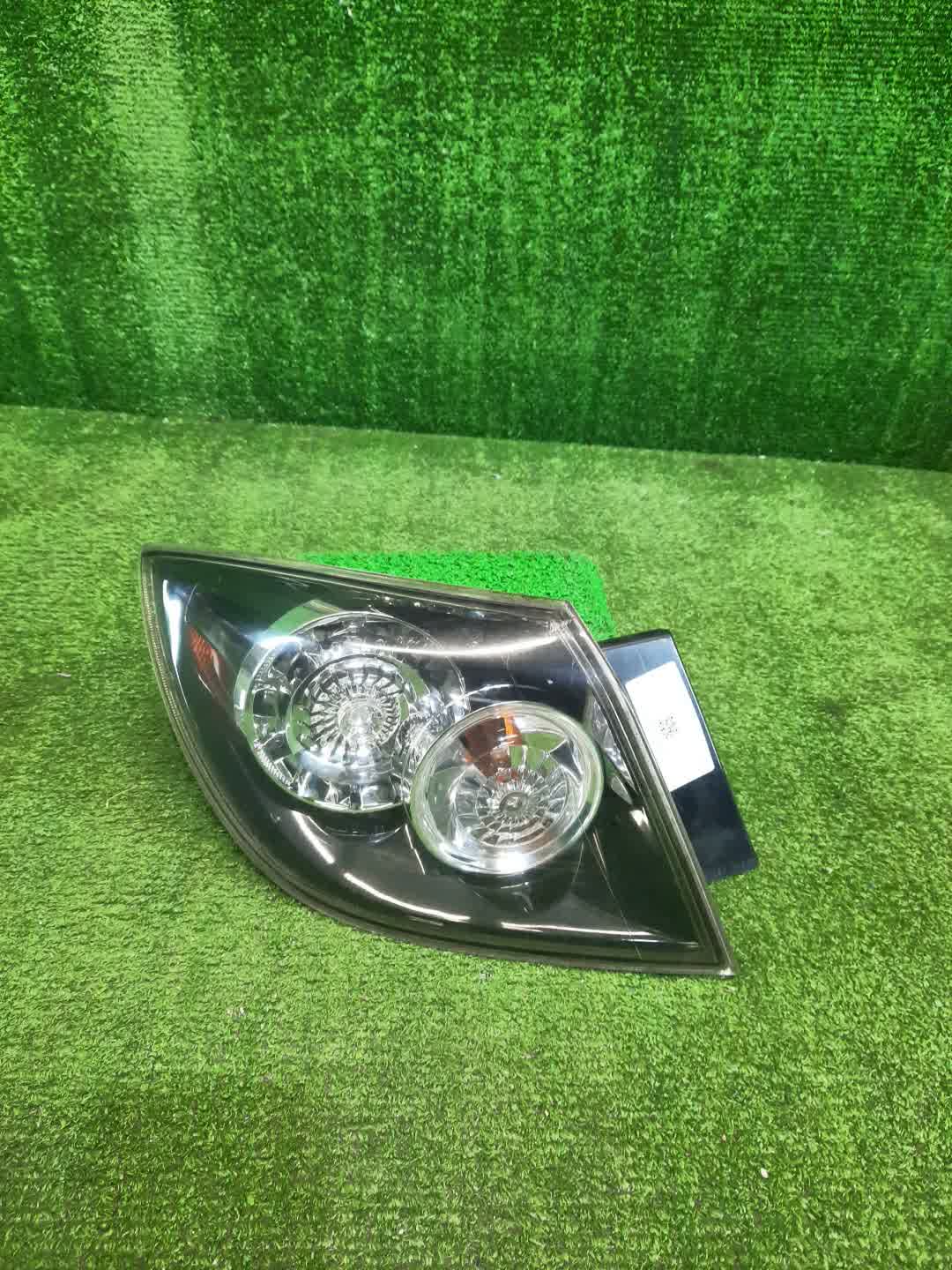 Стоп-сигнал левый задний MAZDA AXELA, MAZDA 3, 3 BK5P, BK3P, BKEP, BK 1 ракурс