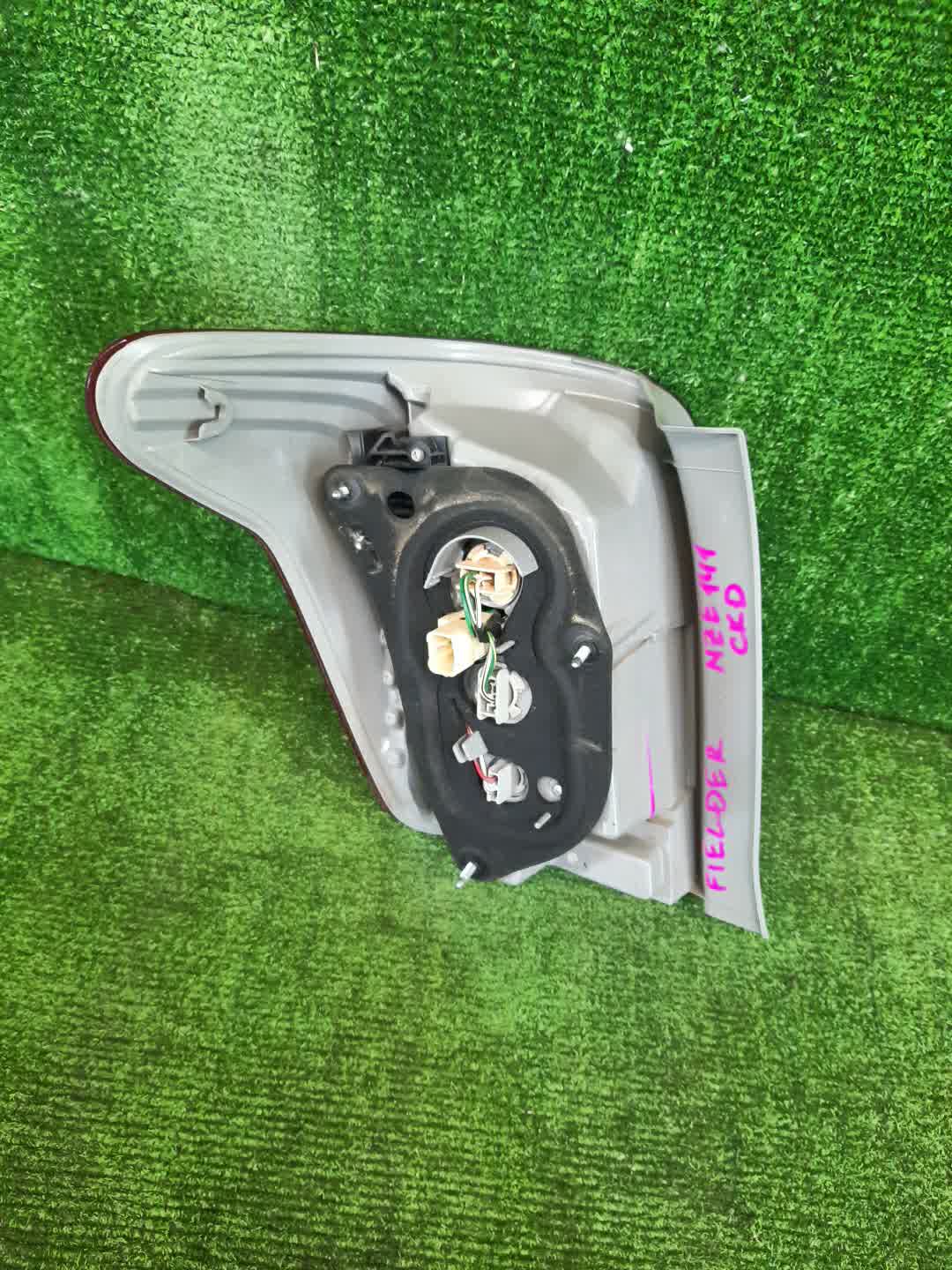 Стоп-сигнал правый задний TOYOTA COROLLA FIELDER, FIELDER ZRE144G, ZRE142G, NZE144G, NZE141G 1 ракурс