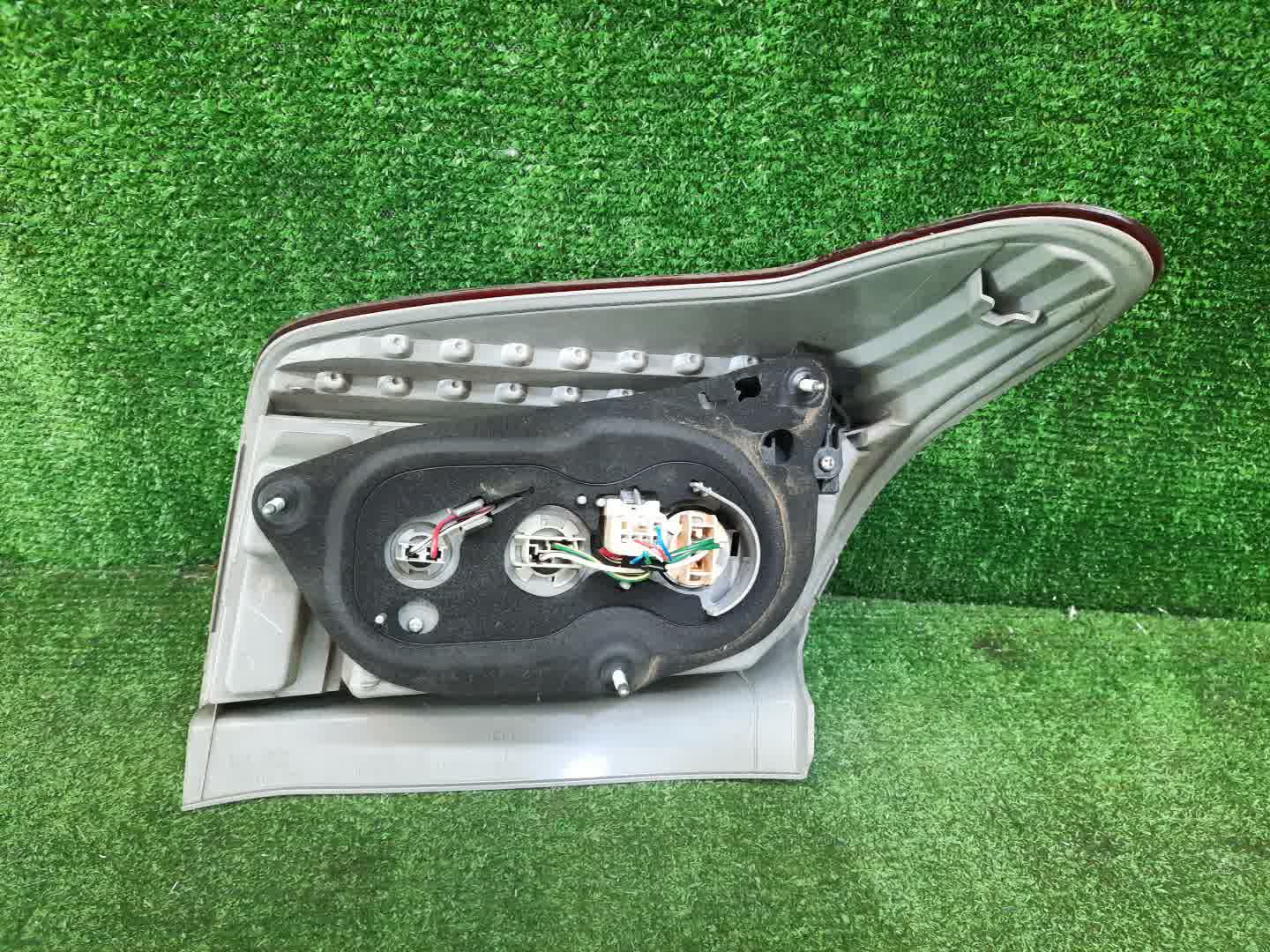 Стоп-сигнал правый задний TOYOTA COROLLA FIELDER, FIELDER ZRE144G, ZRE142G, NZE144G, NZE141G 2 ракурс