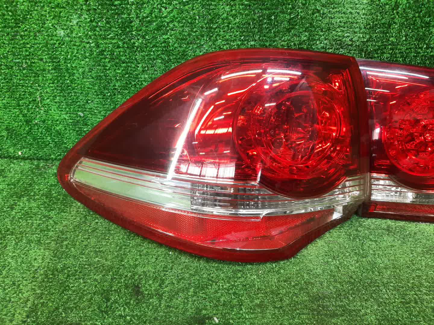 Стоп-сигнал левый задний TOYOTA CROWN GRS200 2 ракурс