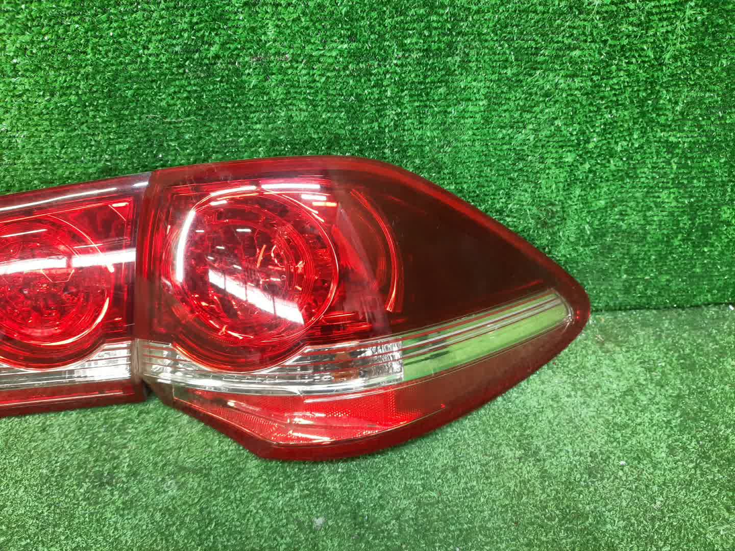 Стоп-сигнал левый задний TOYOTA CROWN GRS200 4 ракурс